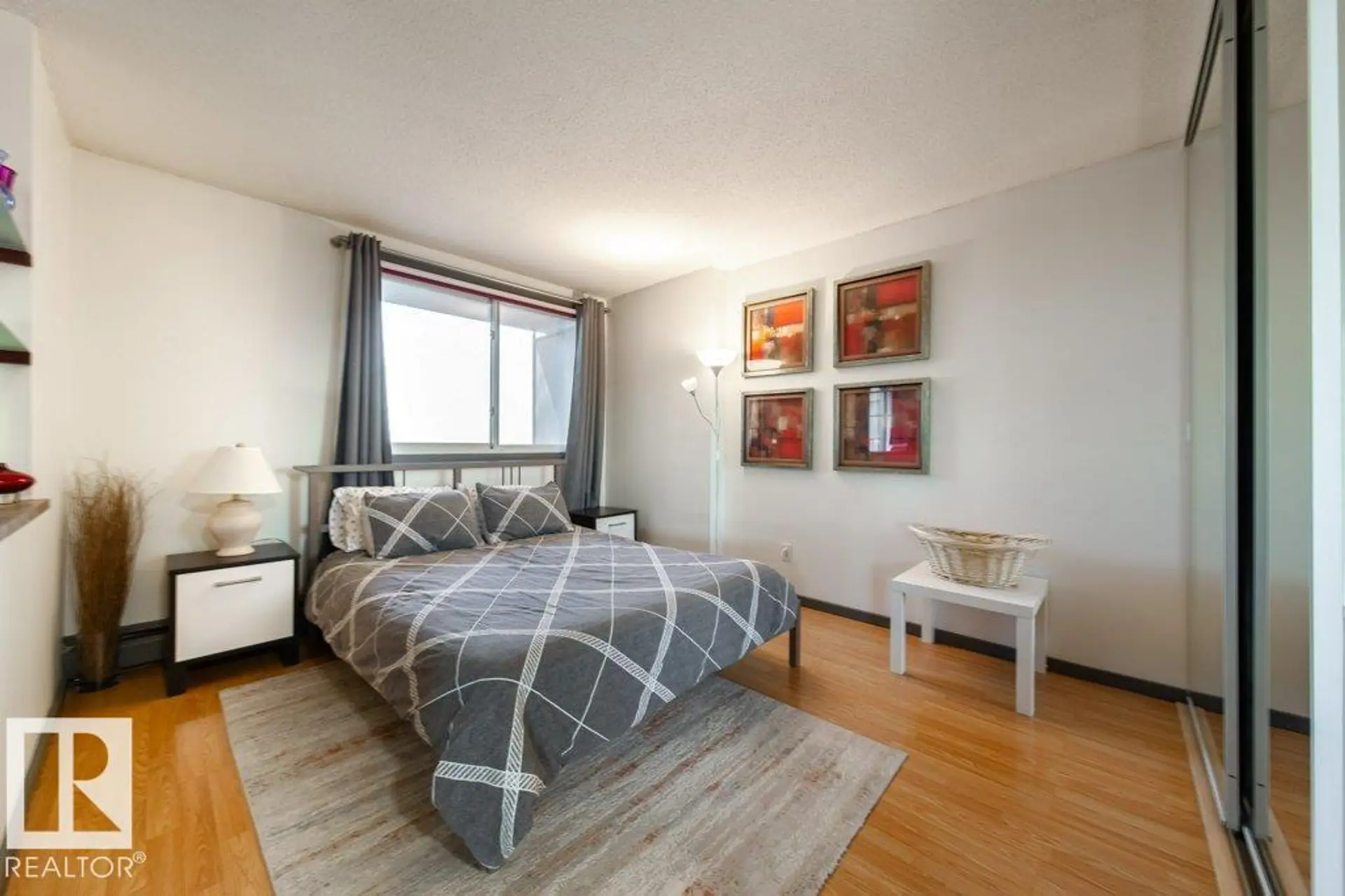 #1007 9028 JASPER AV NW - Image 15