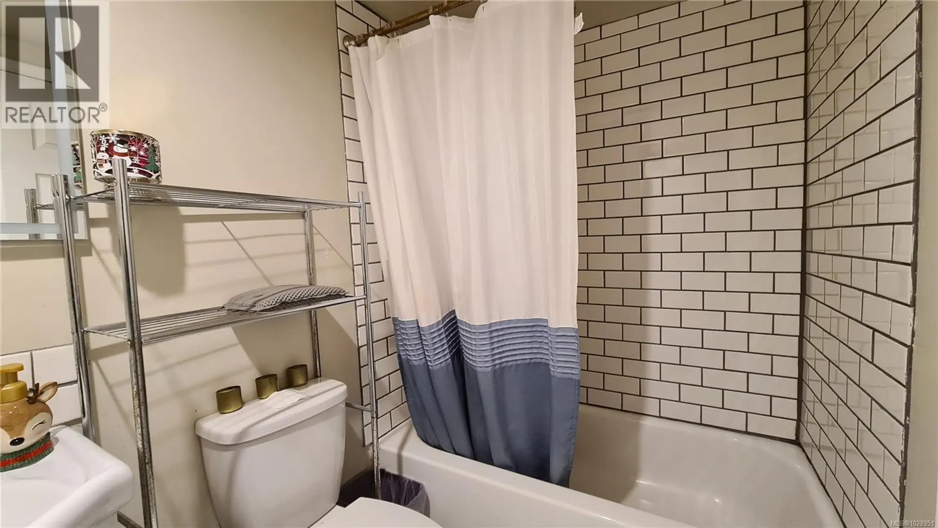 Property at #202 1725 CEDAR HILL CROSS RD, Saanich, BC