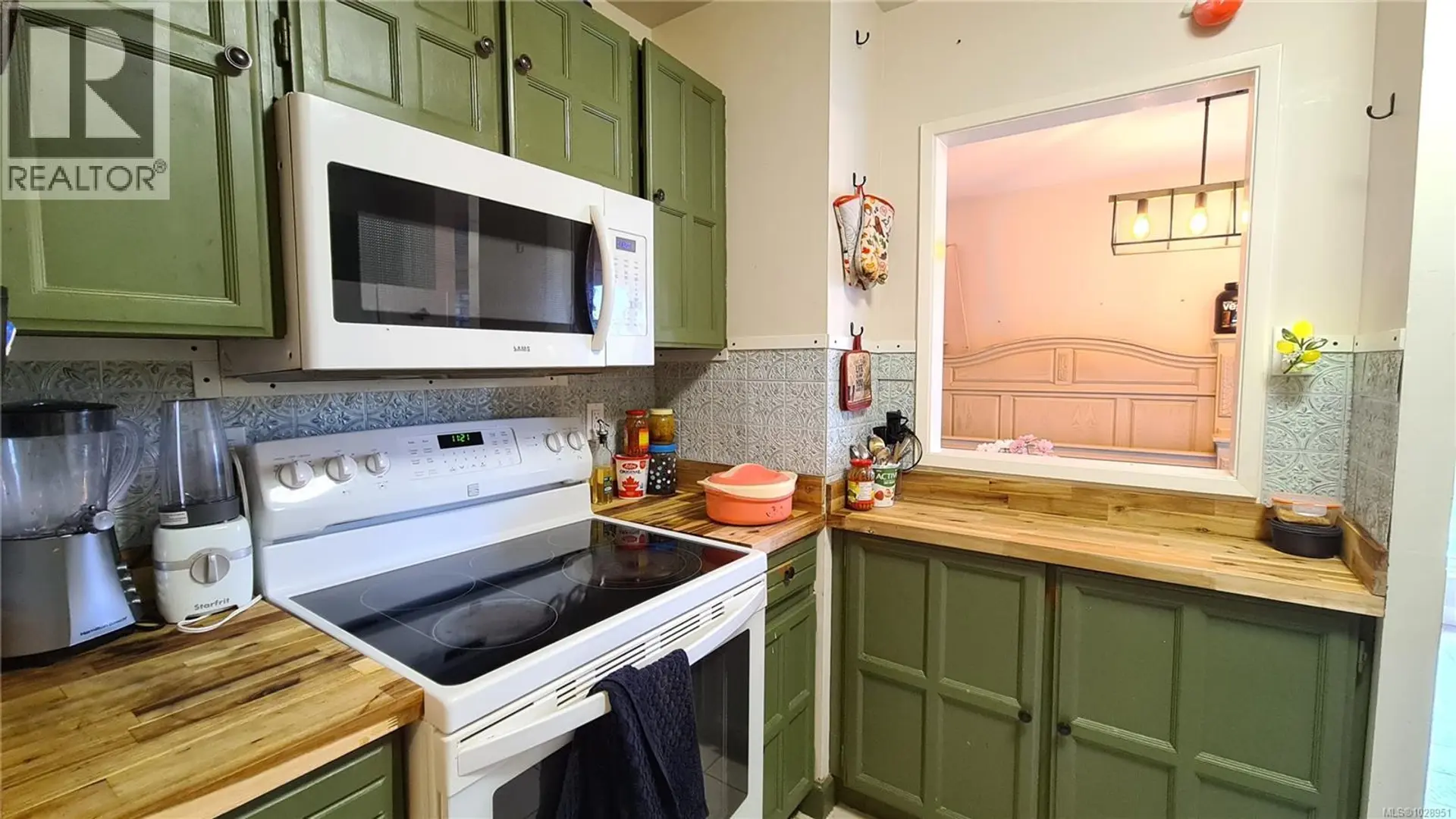 Property at #202 1725 CEDAR HILL CROSS RD, Saanich, BC