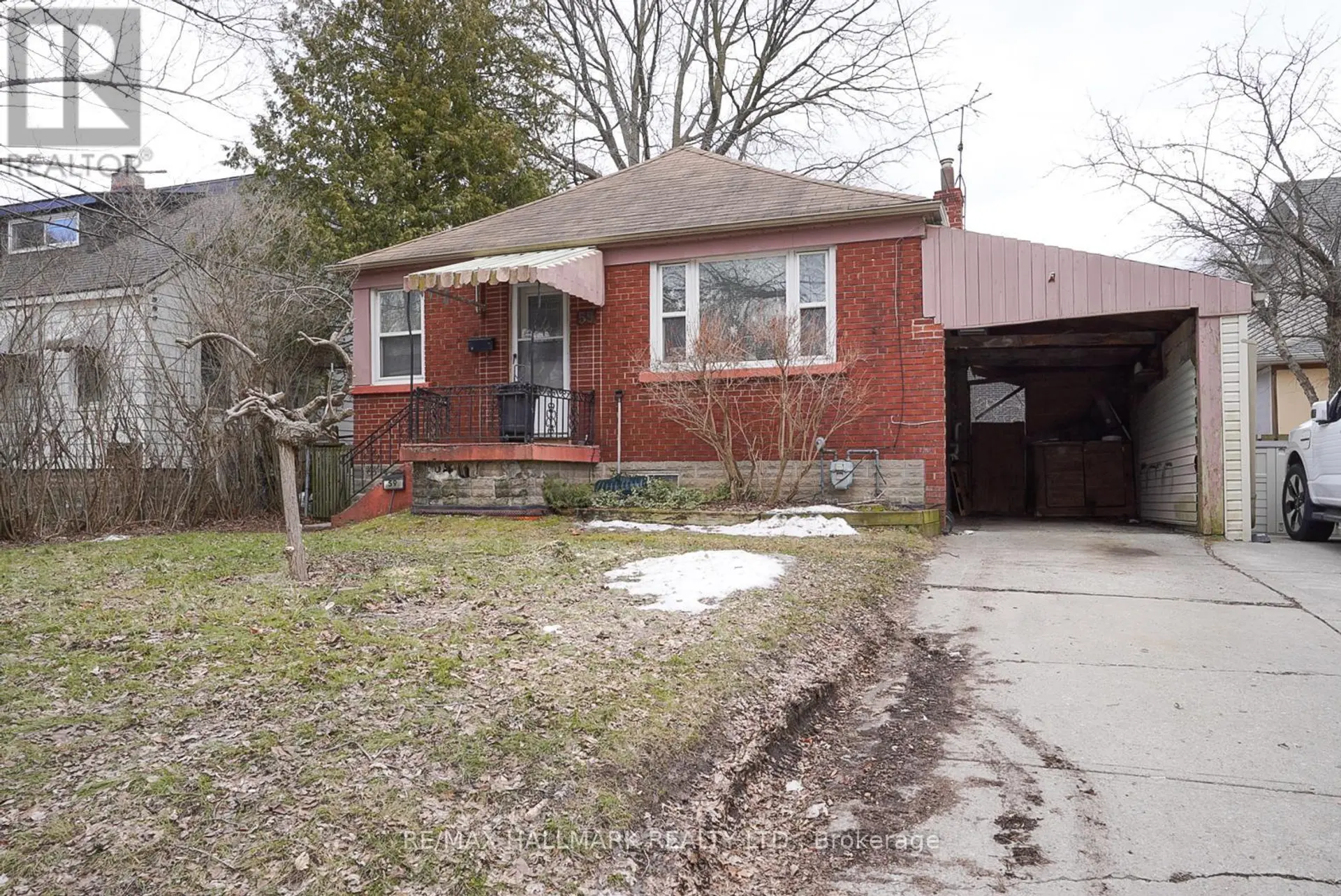 59 HIGHVIEW AVENUE - Image 1