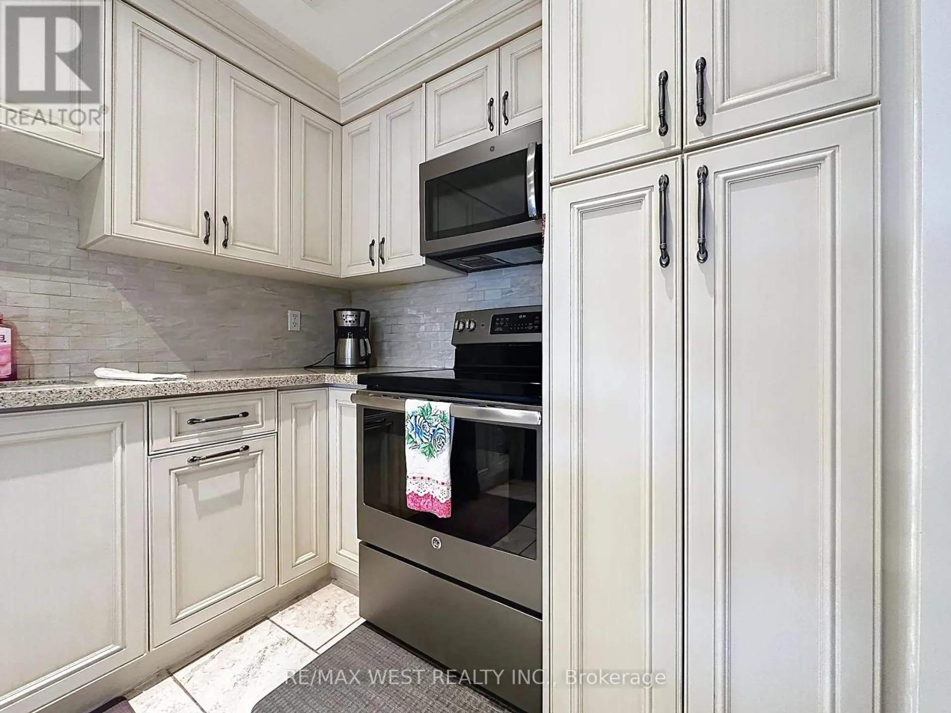 #206 800 KENNEDY ROAD - Image 10