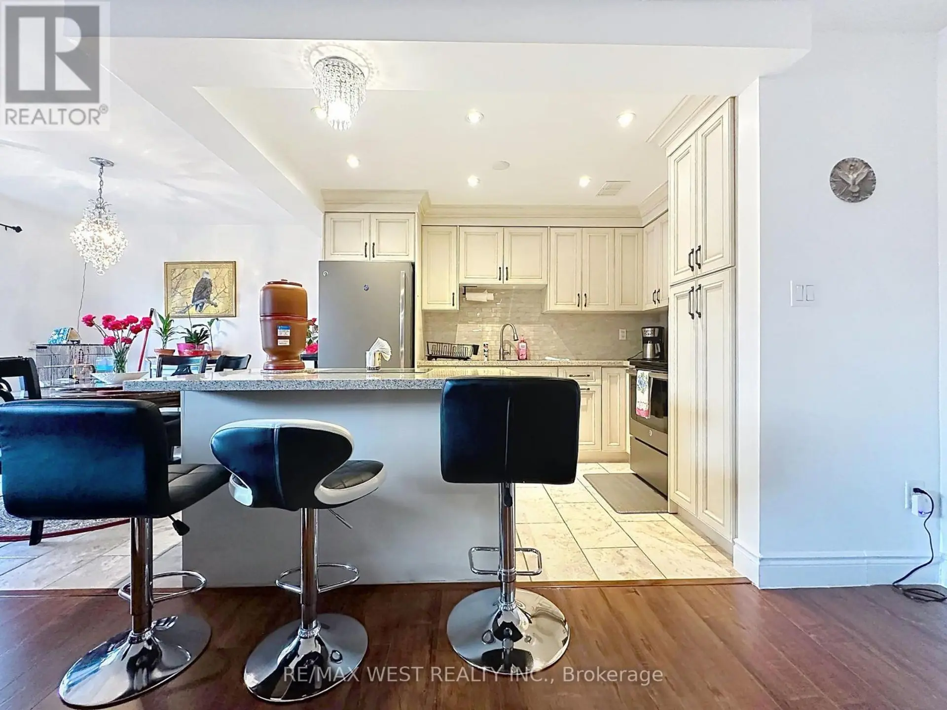 #206 800 KENNEDY ROAD - Image 7