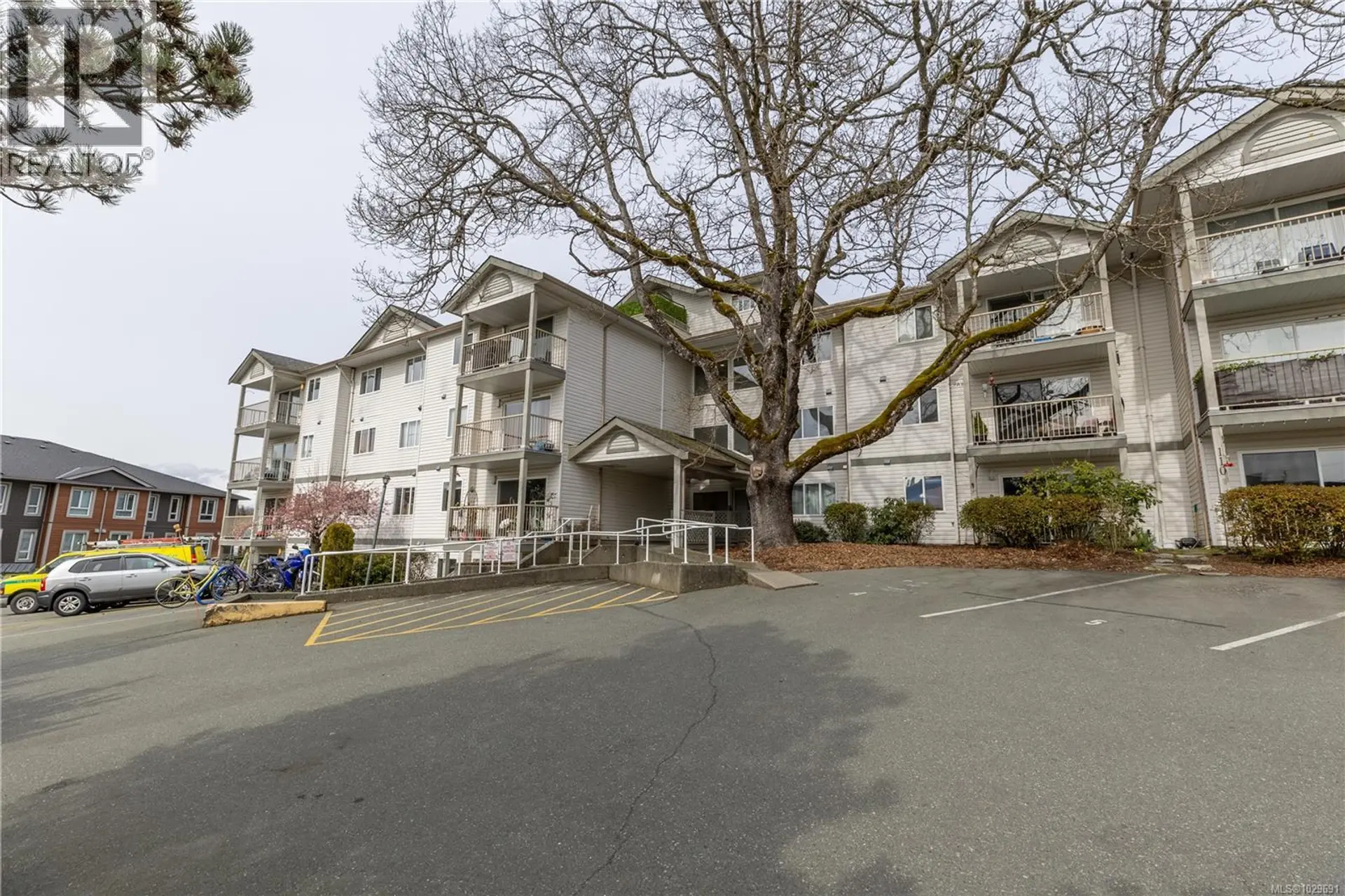 Property at #401 840 BRAIDWOOD RD, Courtenay, BC