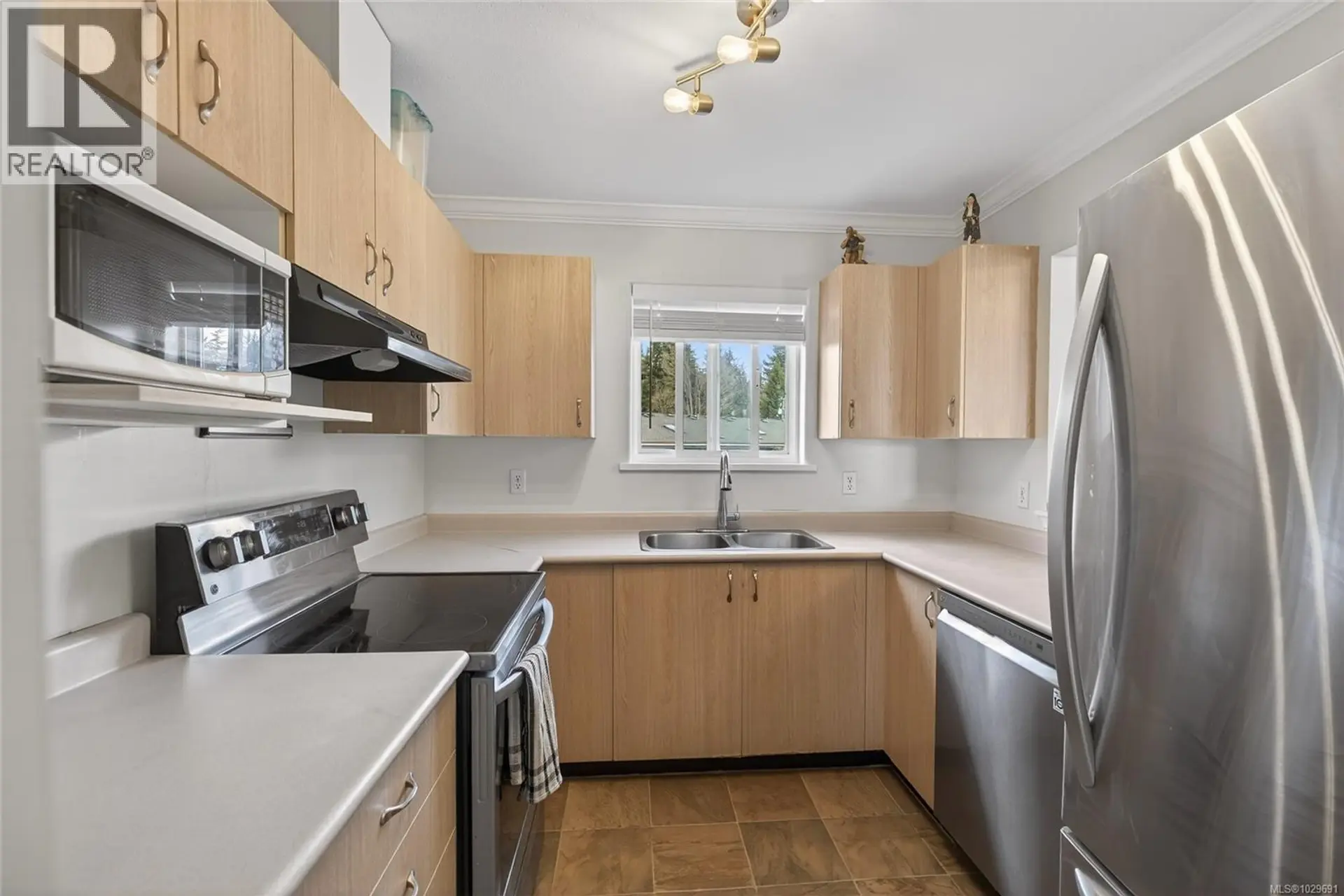 Property at #401 840 BRAIDWOOD RD, Courtenay, BC