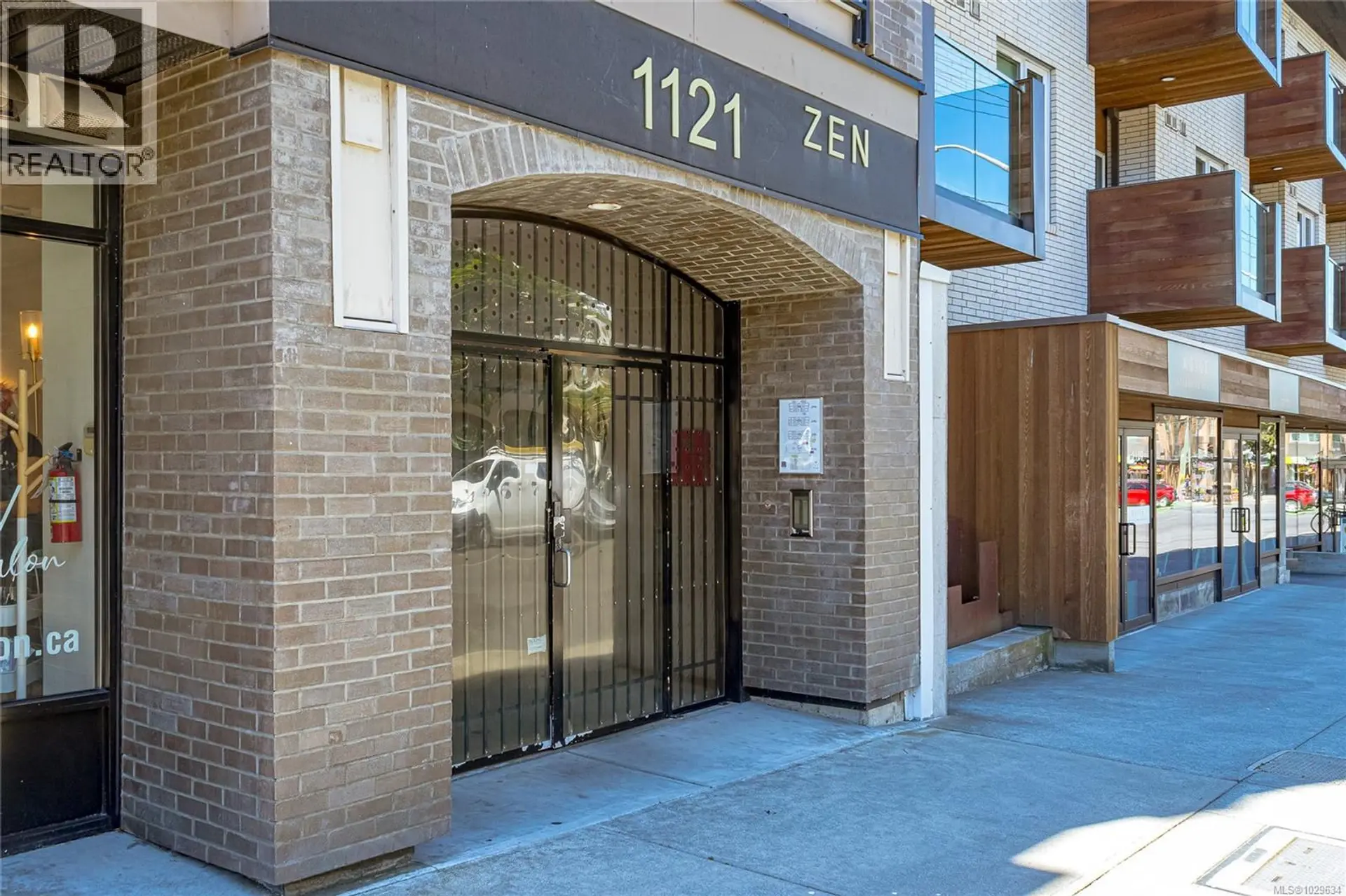 Property at #402 1121 FORT ST, Victoria, BC