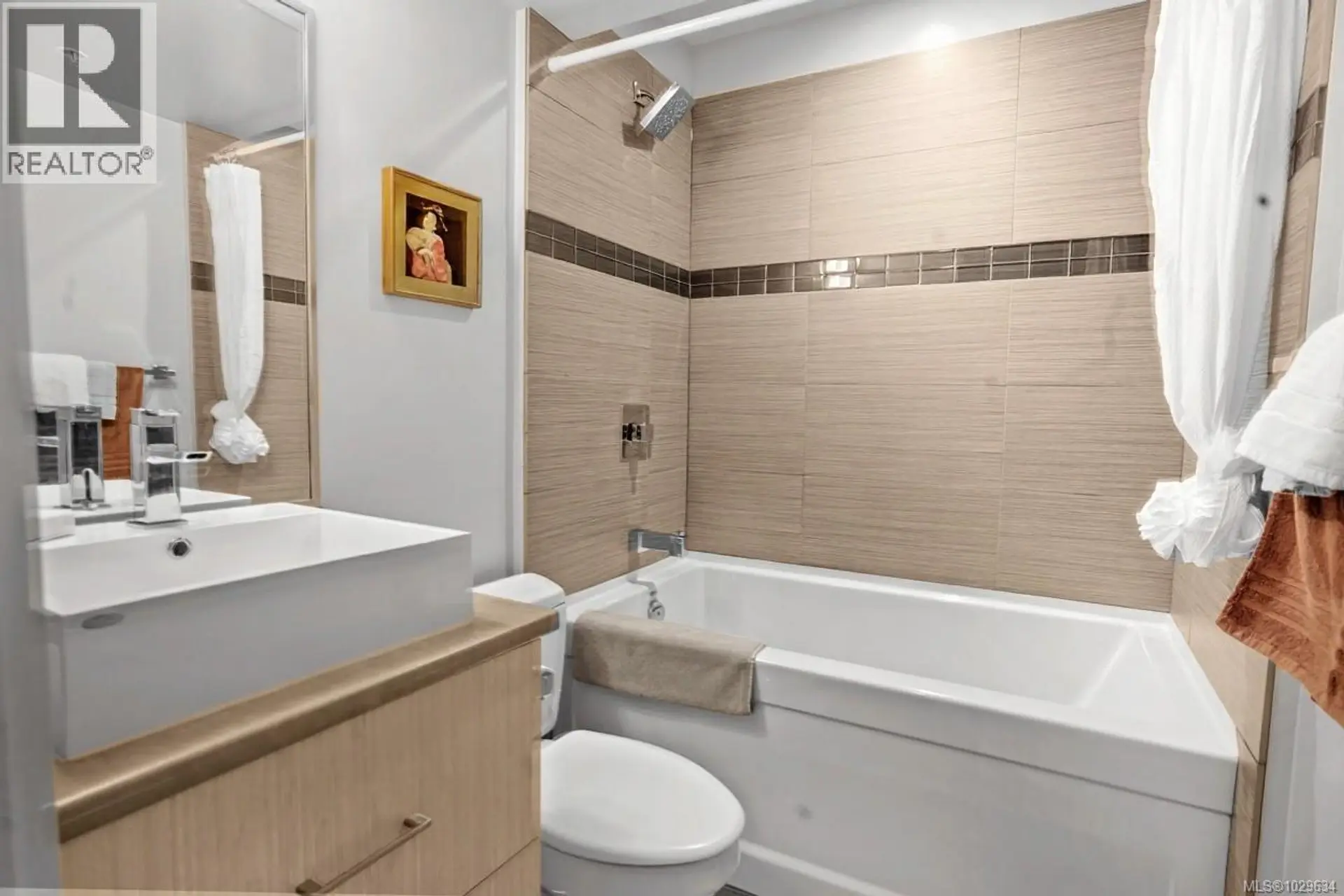 Property at #402 1121 FORT ST, Victoria, BC