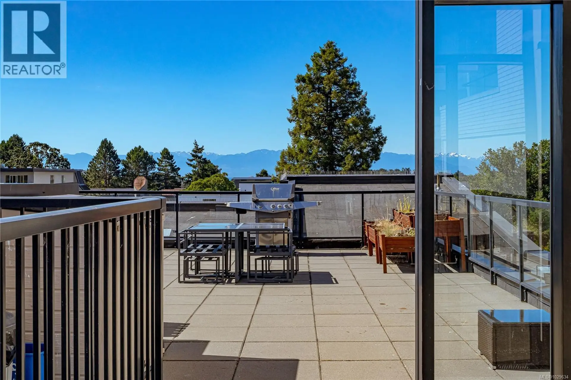 Property at #402 1121 FORT ST, Victoria, BC