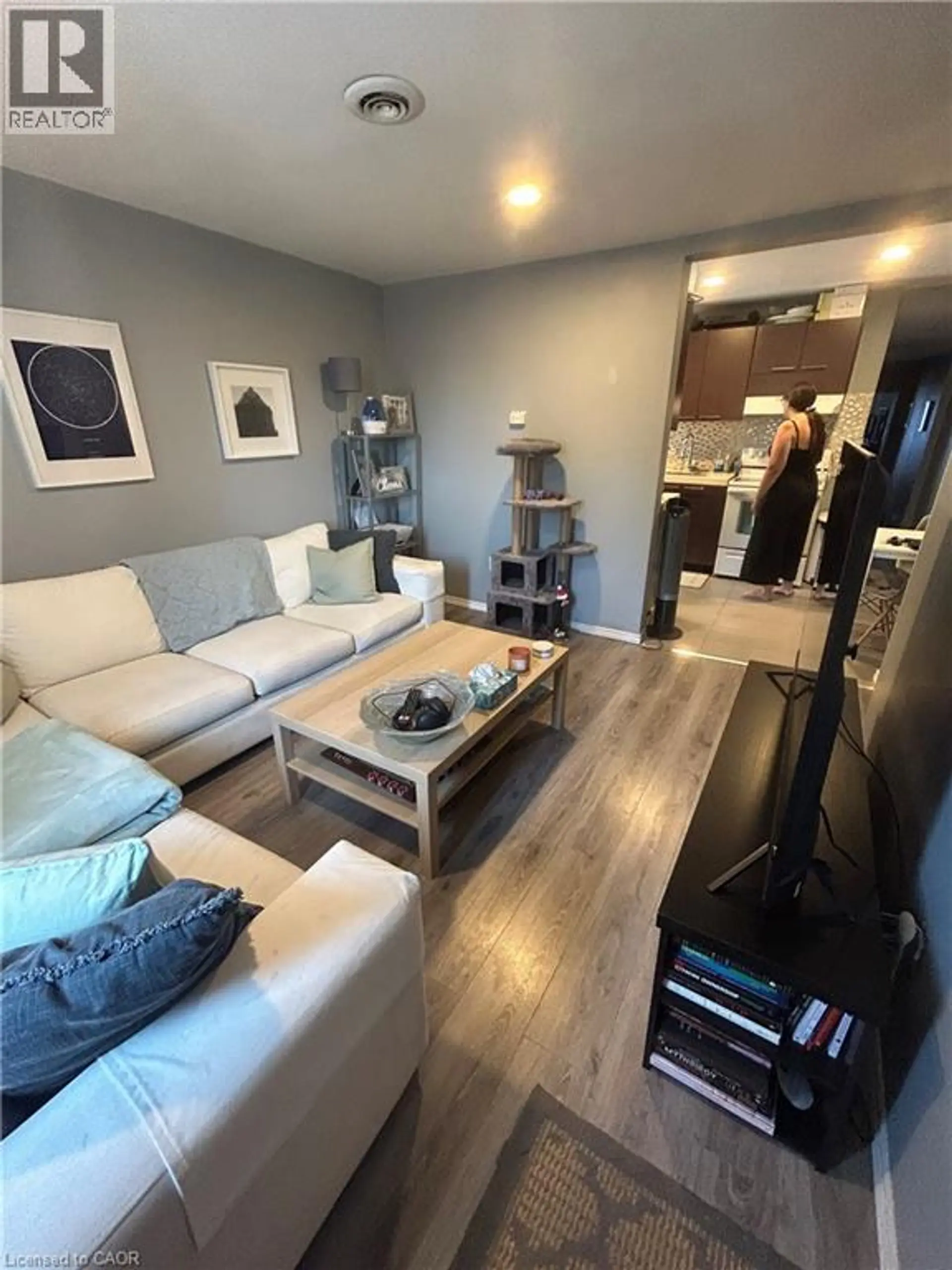 8 ST. MATTHEWS Avenue - Image 3