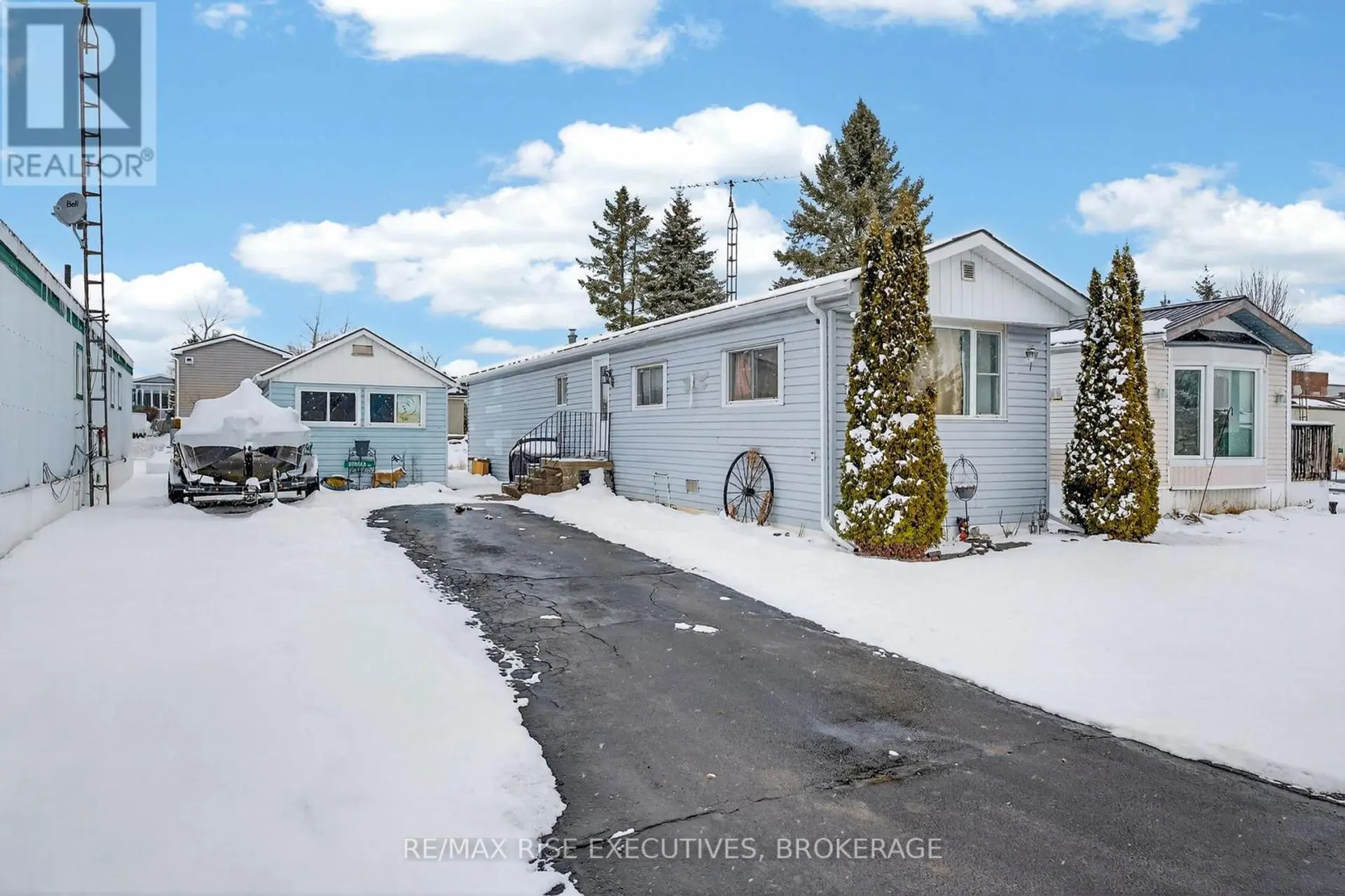 4 CEDAR STREET - Image 1