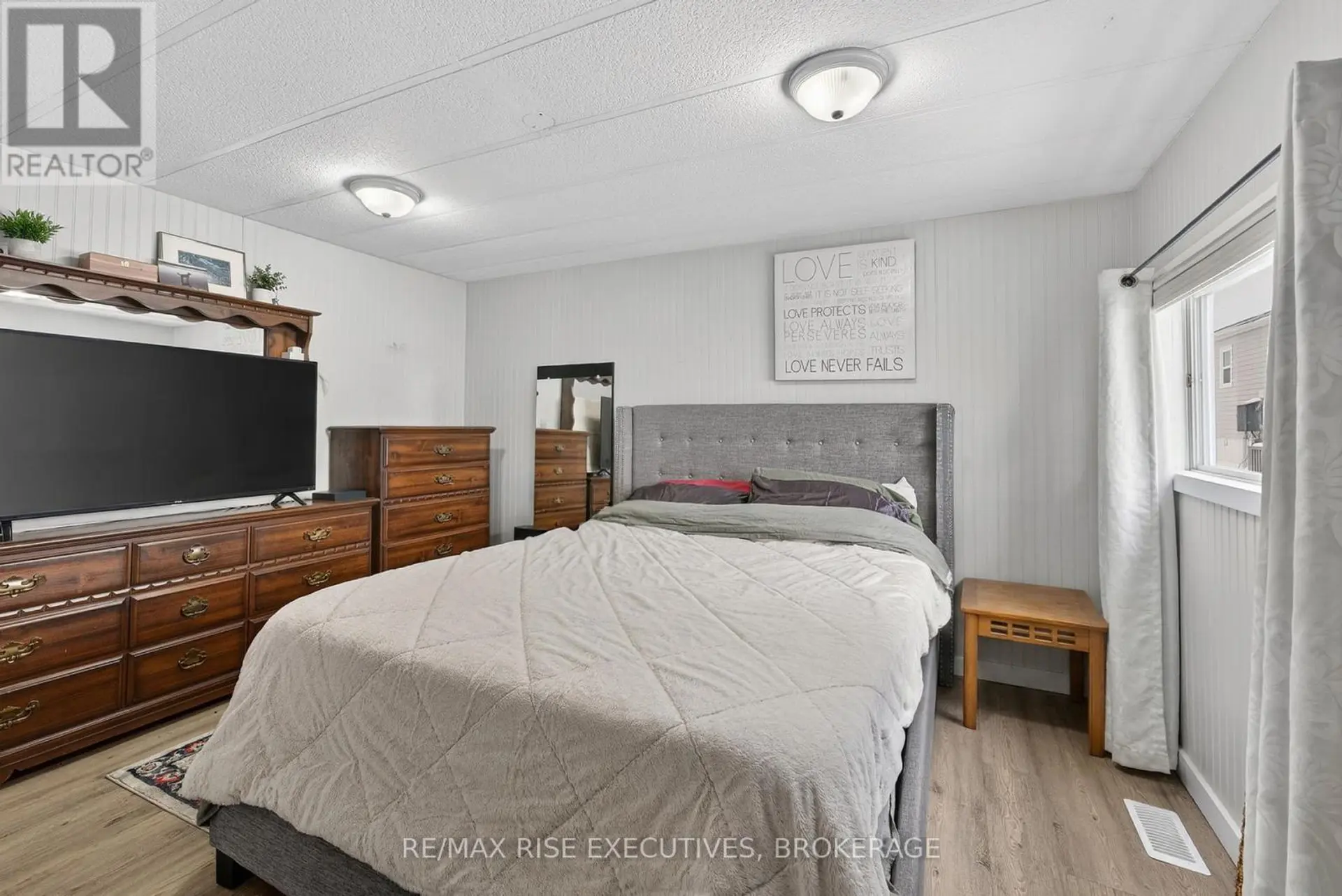 4 CEDAR STREET - Image 14