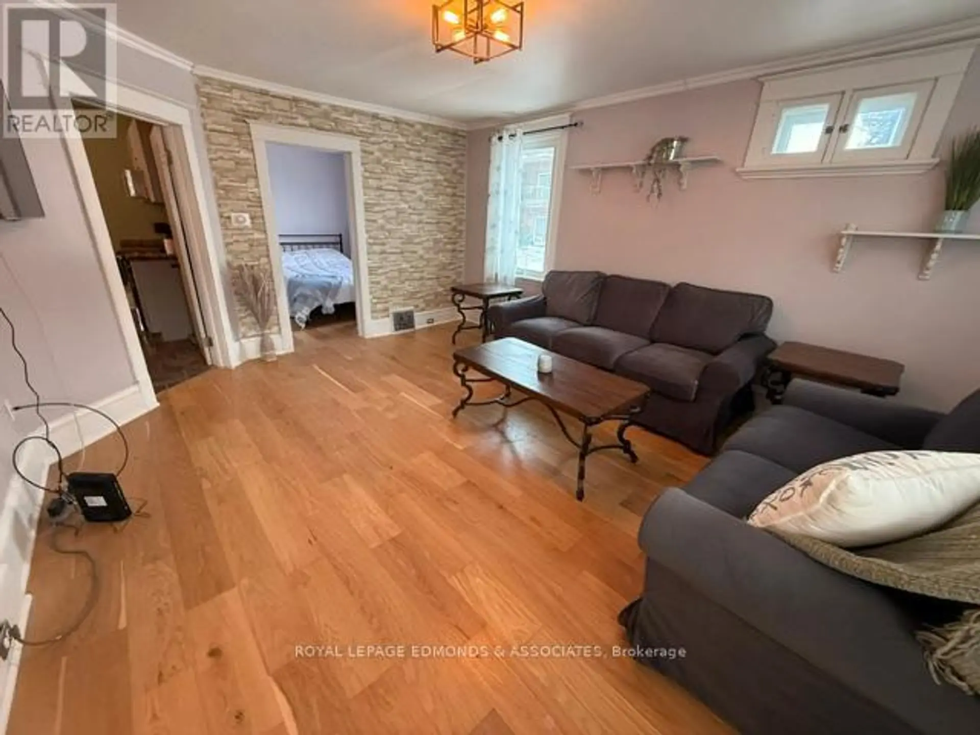 1028 PEMBROKE STREET E - Image 4