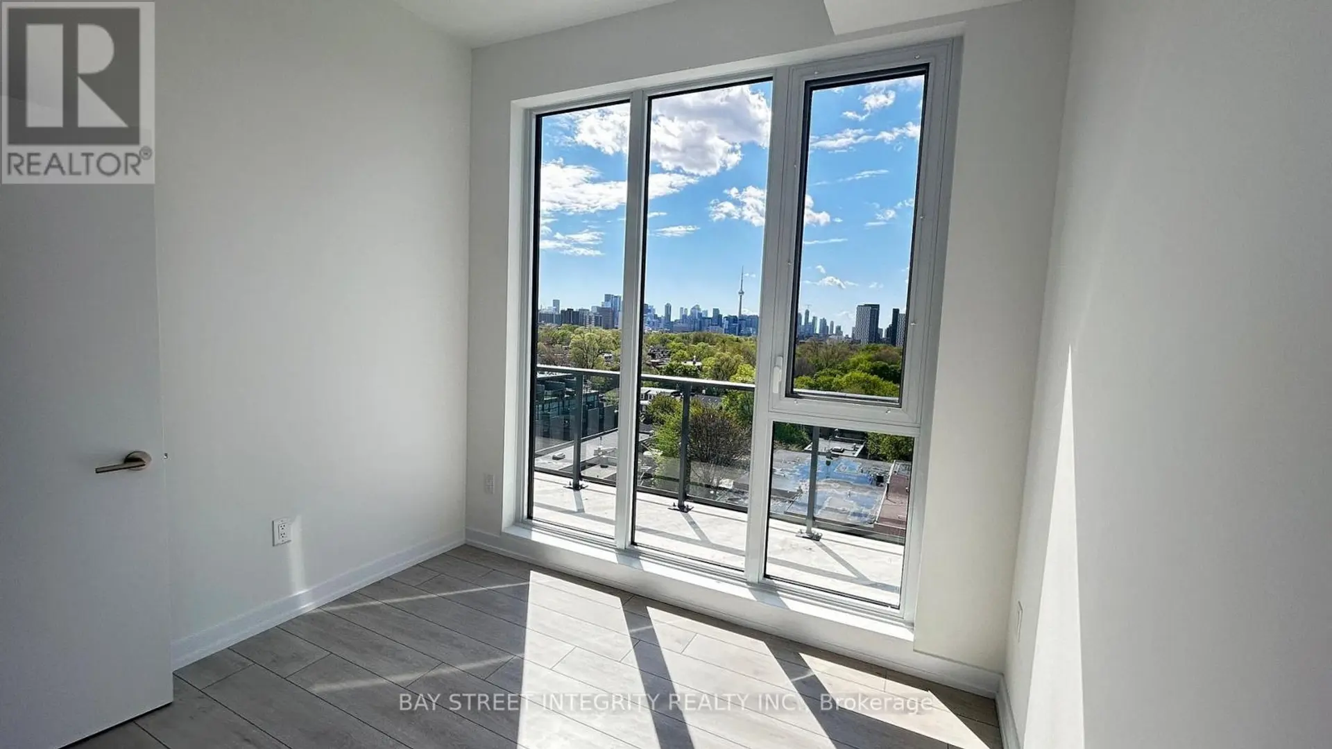 #703 500 DUPONT STREET - Image 13