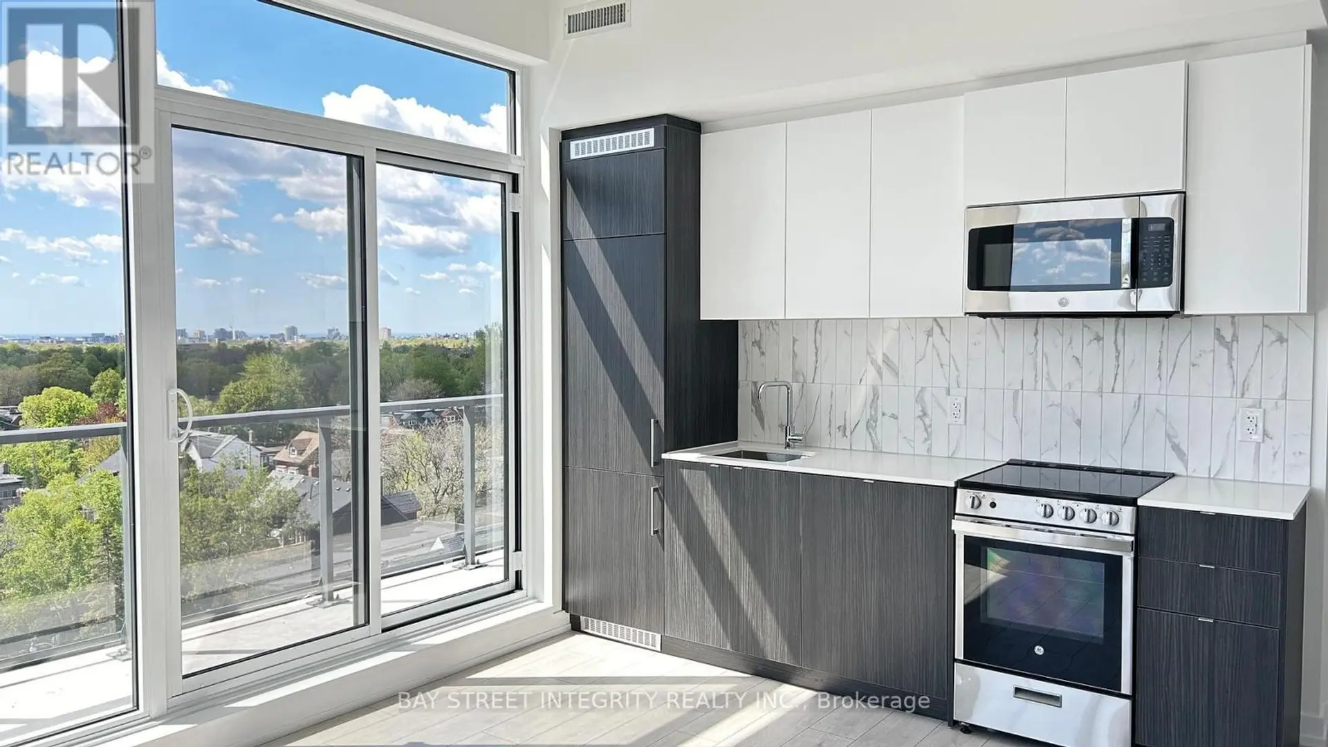 #703 500 DUPONT STREET - Image 14