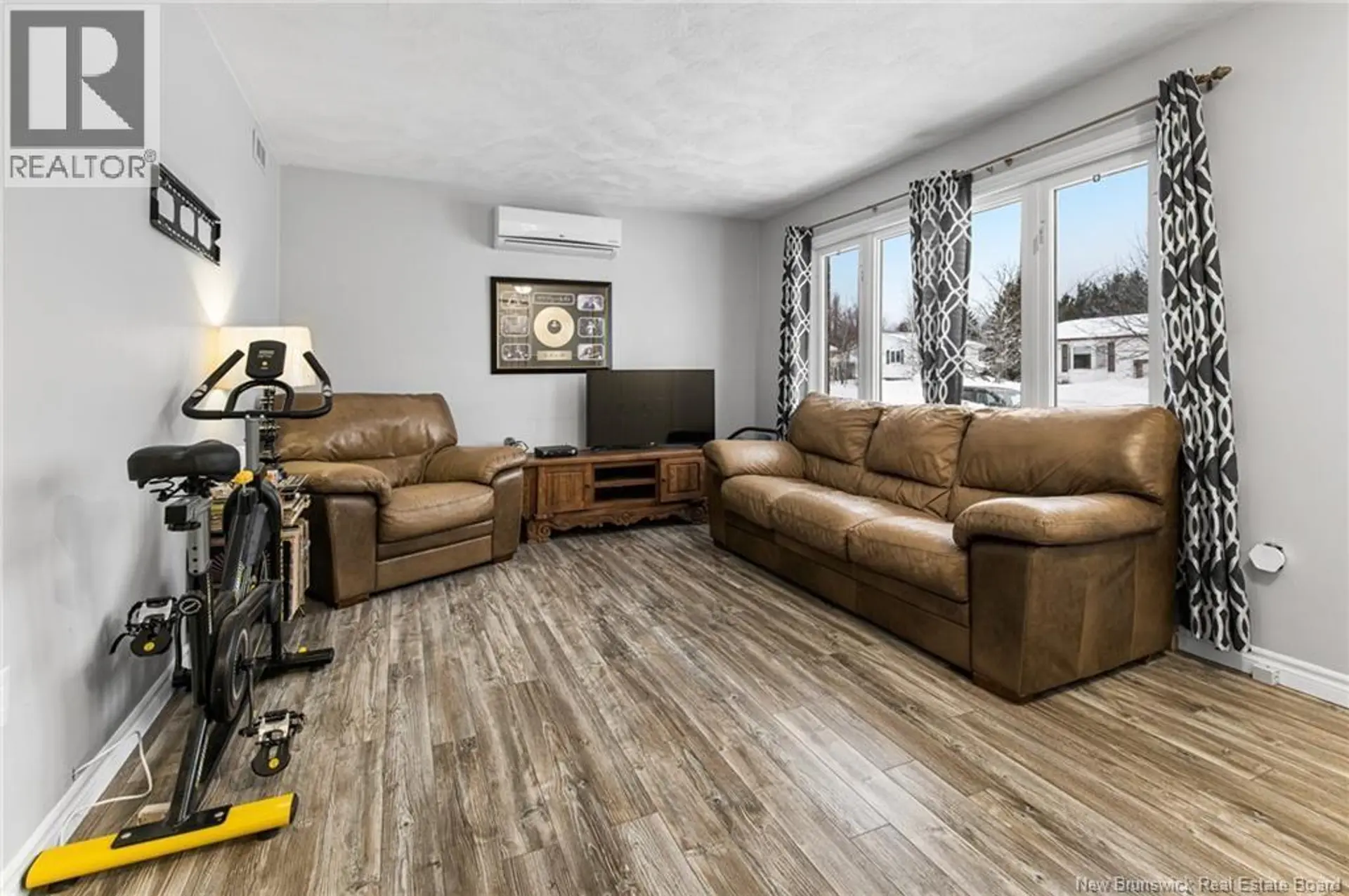 74 Ashley Crescent - Image 3
