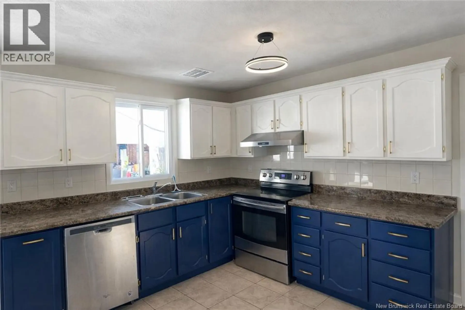 74 Ashley Crescent - Image 2