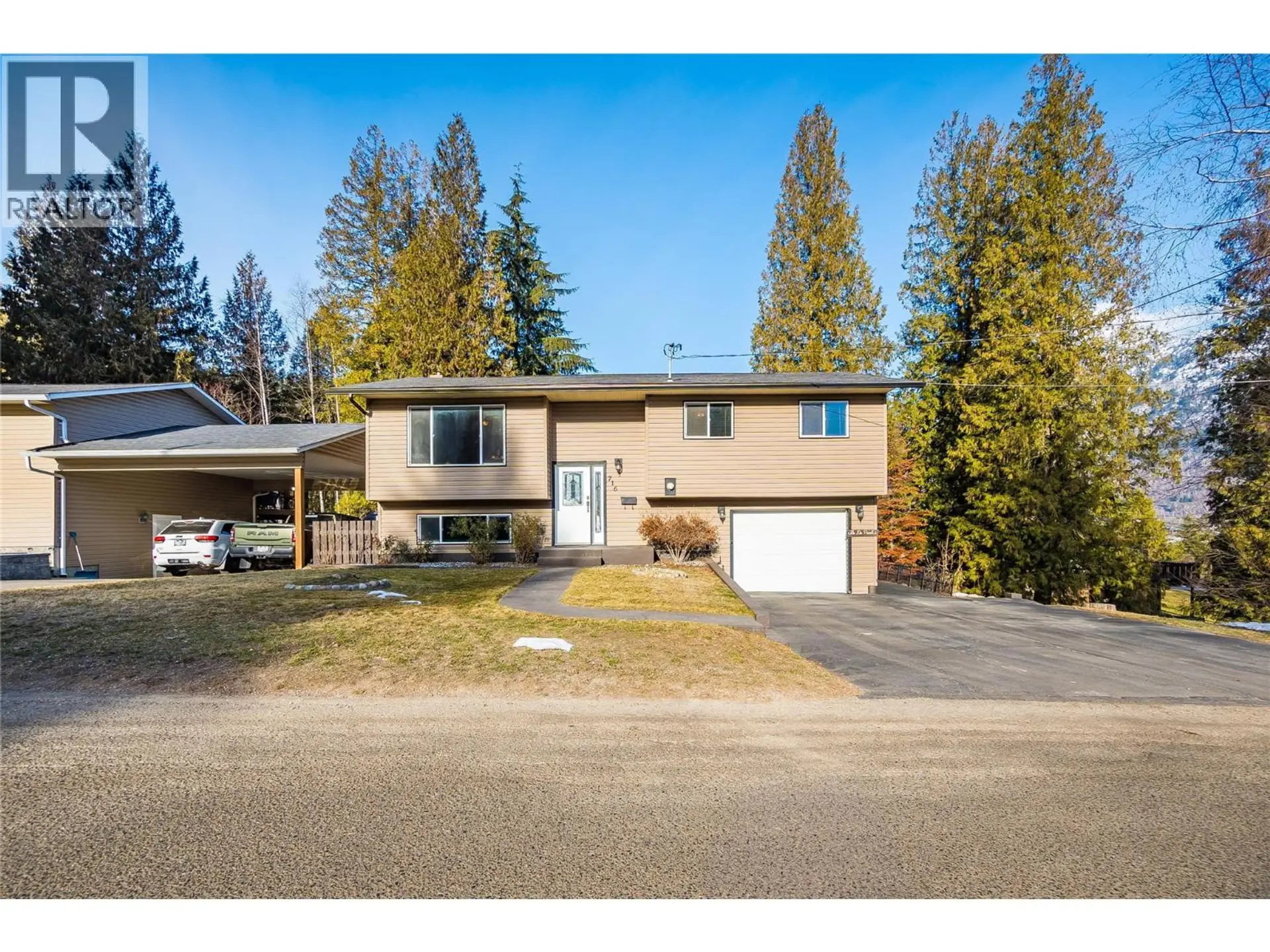 Property at 716 Lynnwood Crescent, Castlegar, BC