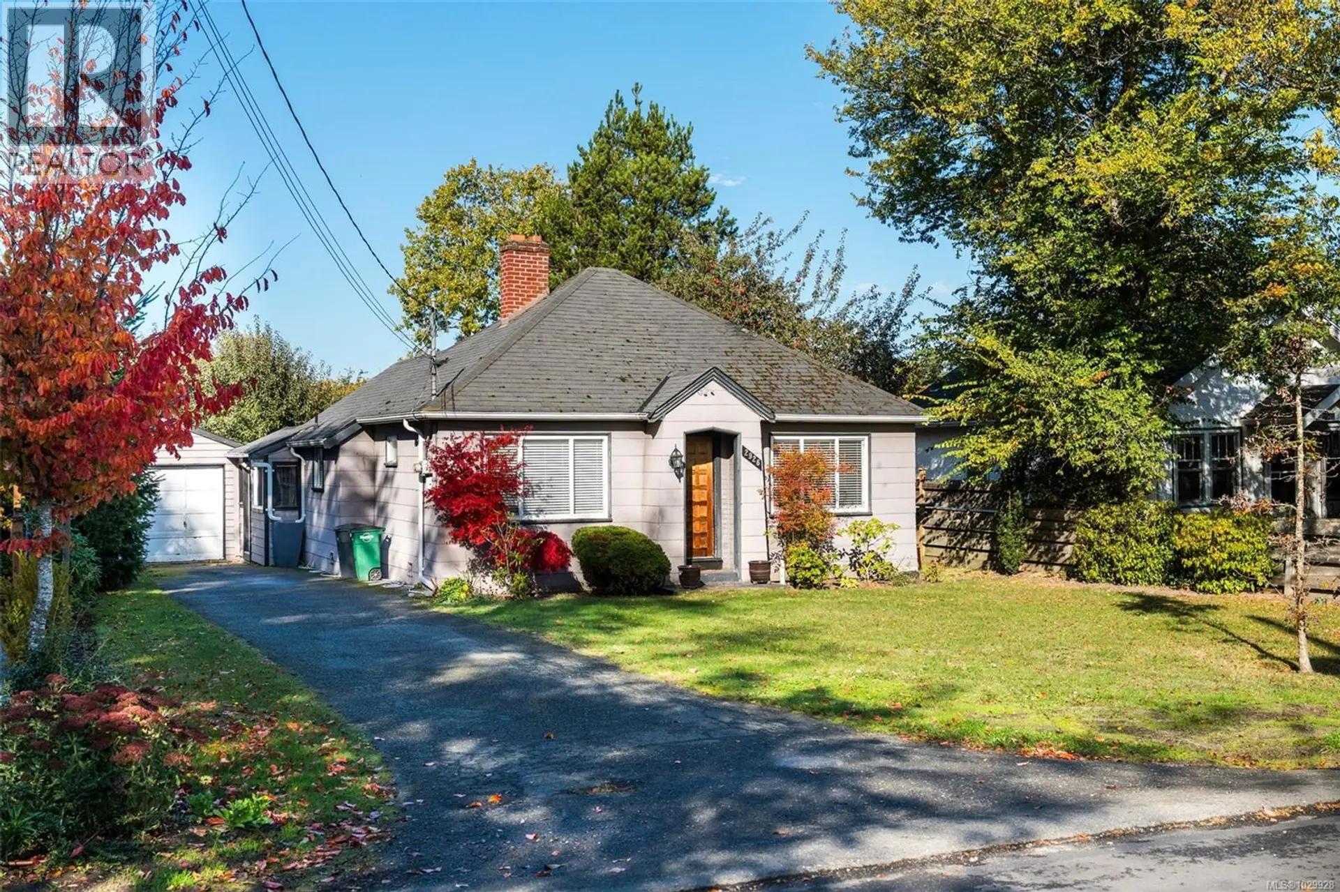 Property at 2926 COLQUITZ AVE, Saanich, BC