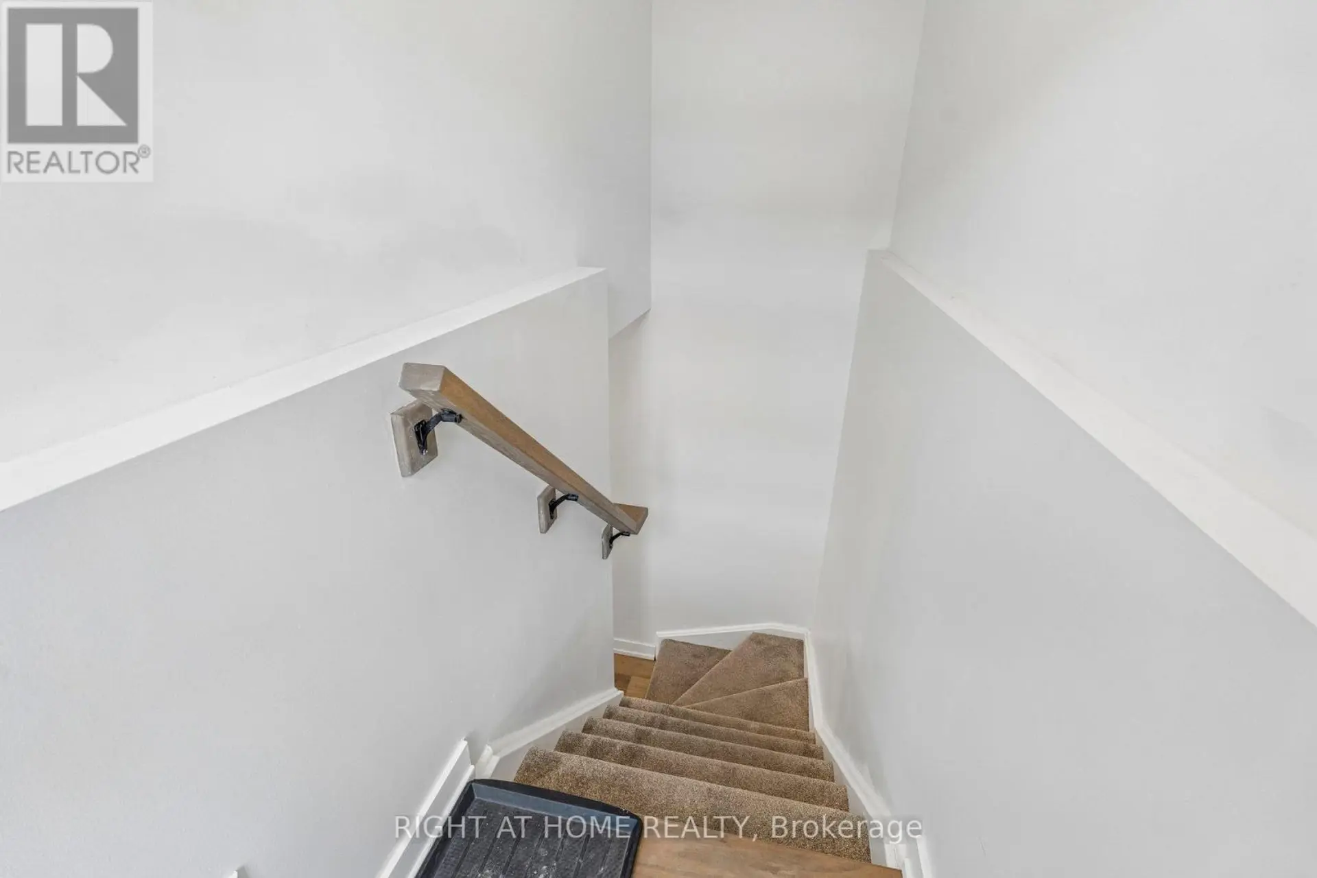 #212 4263 FOURTH AVENUE - Image 4