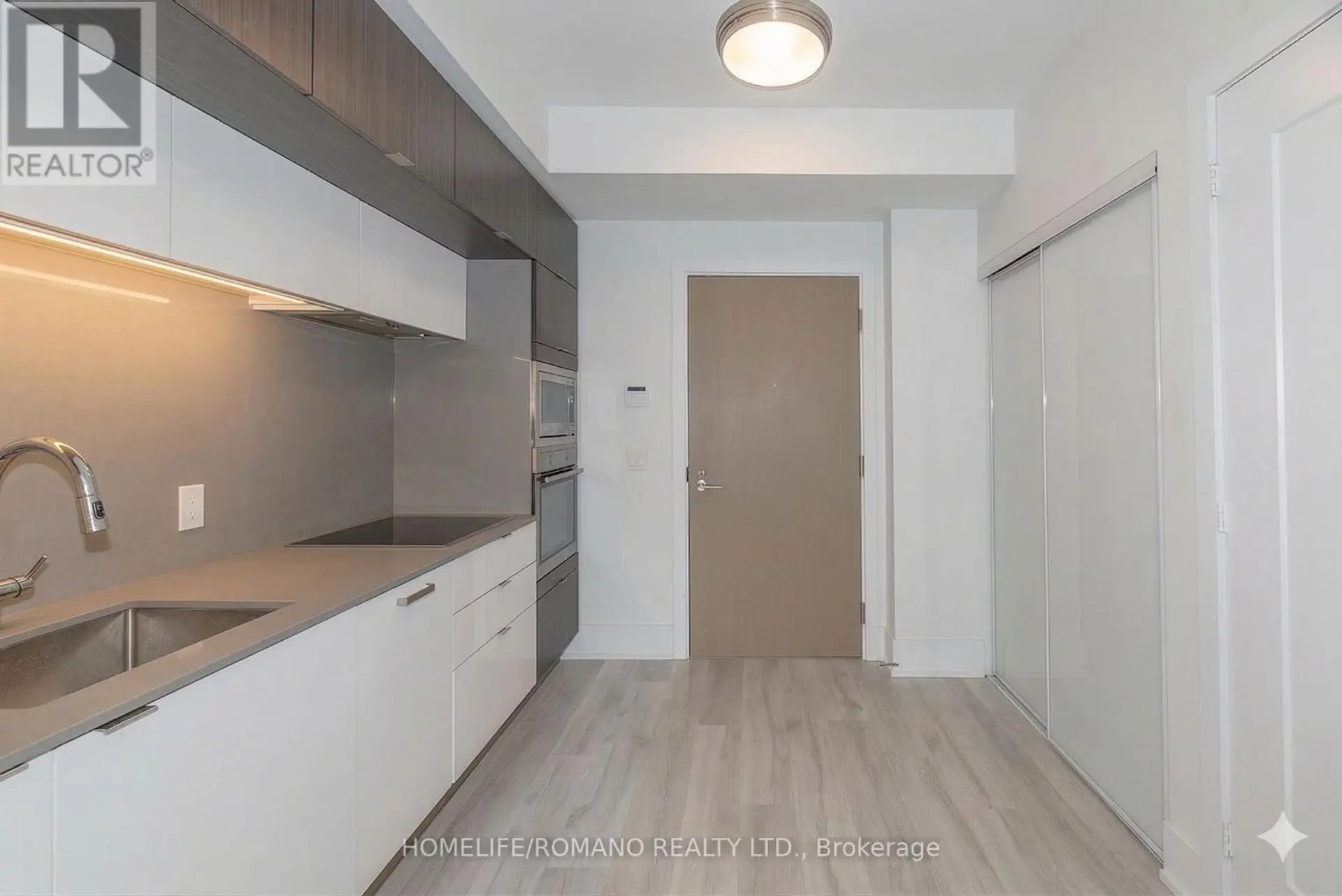 #823 1 EDGEWATER DRIVE - Image 7