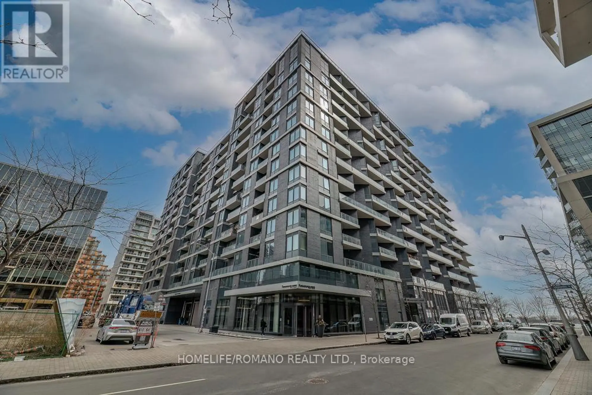 #823 1 EDGEWATER DRIVE - Image 1