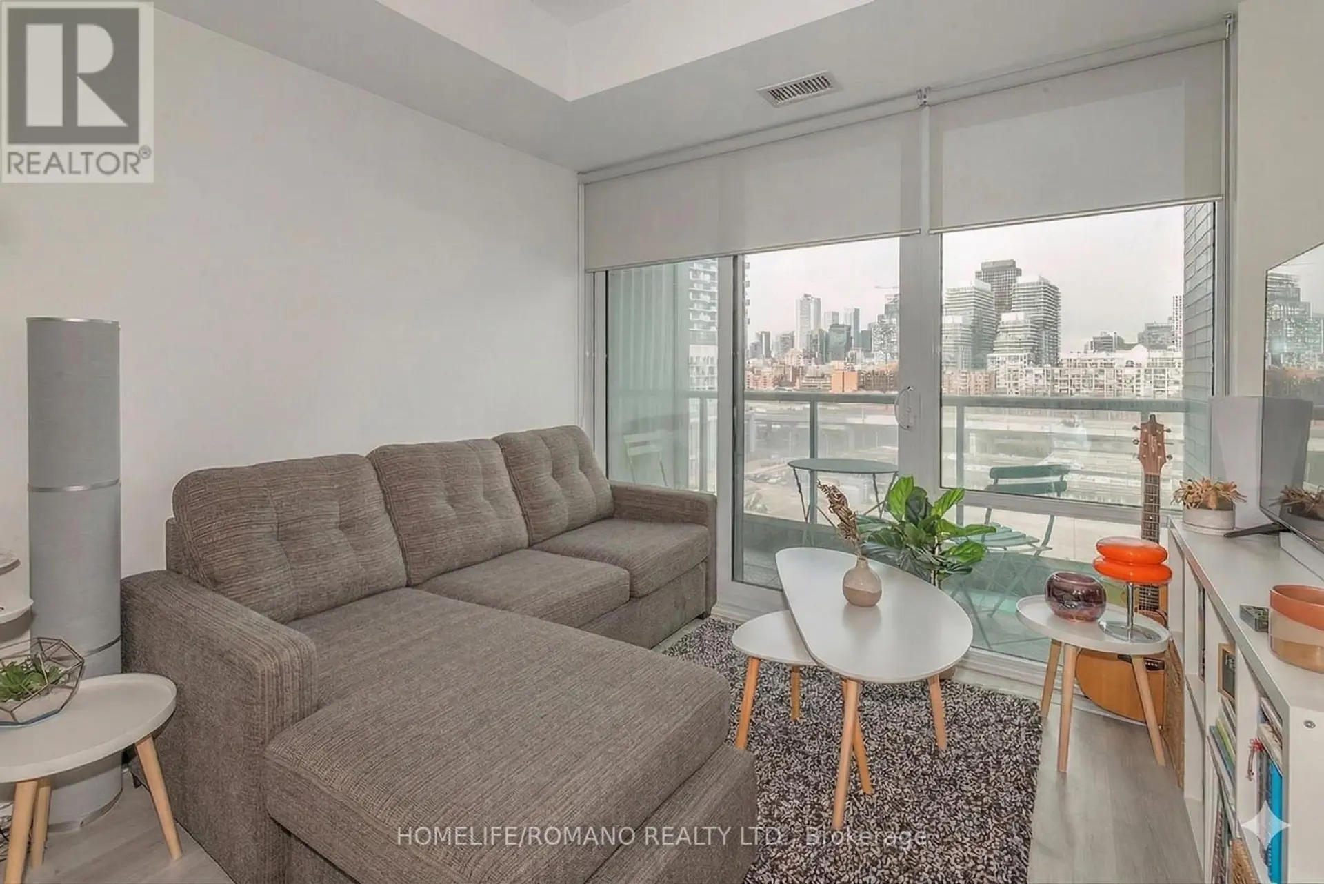 #823 1 EDGEWATER DRIVE - Image 2
