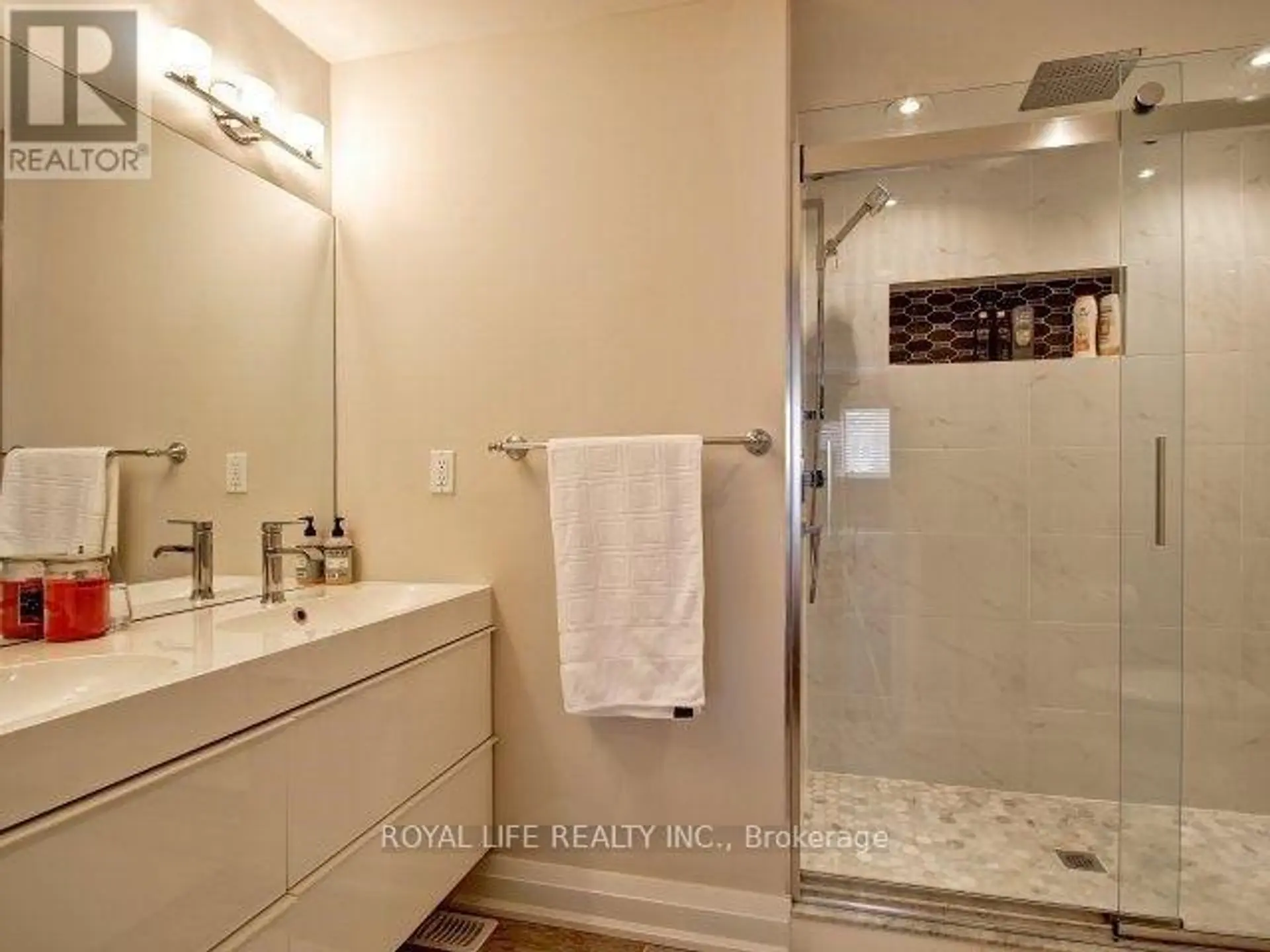 1070 LINDSAY DRIVE - Image 13