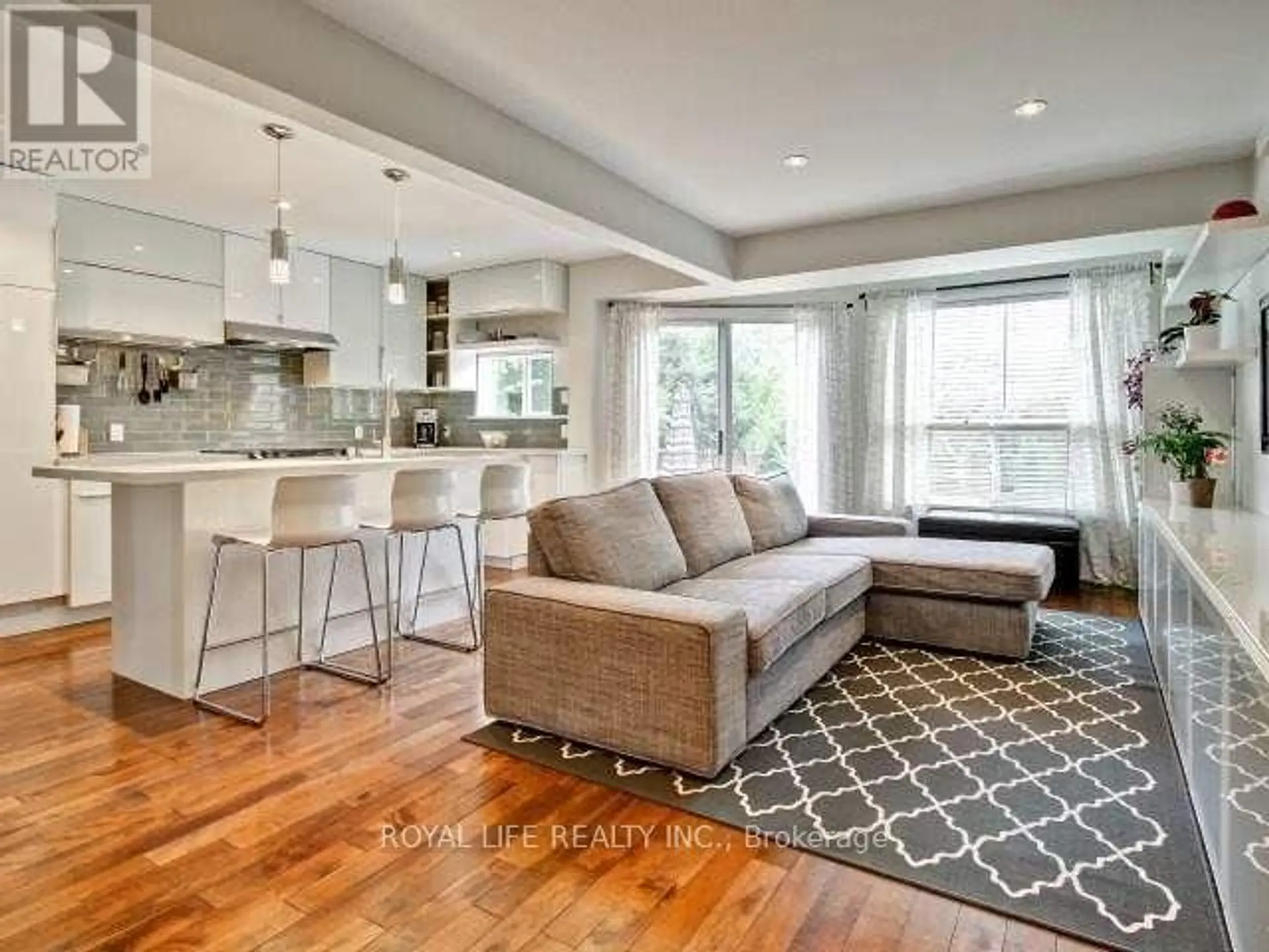 1070 LINDSAY DRIVE - Image 6