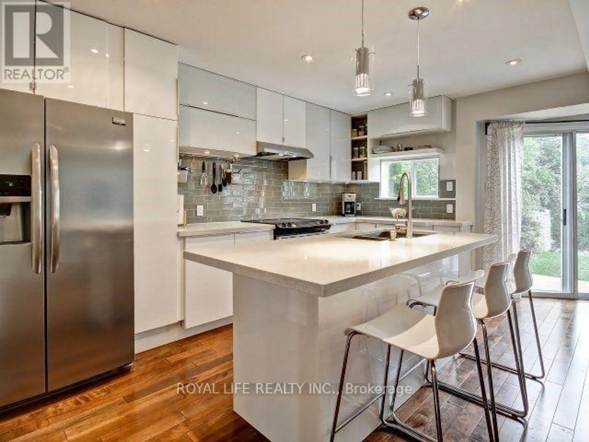 1070 LINDSAY DRIVE - Image 8