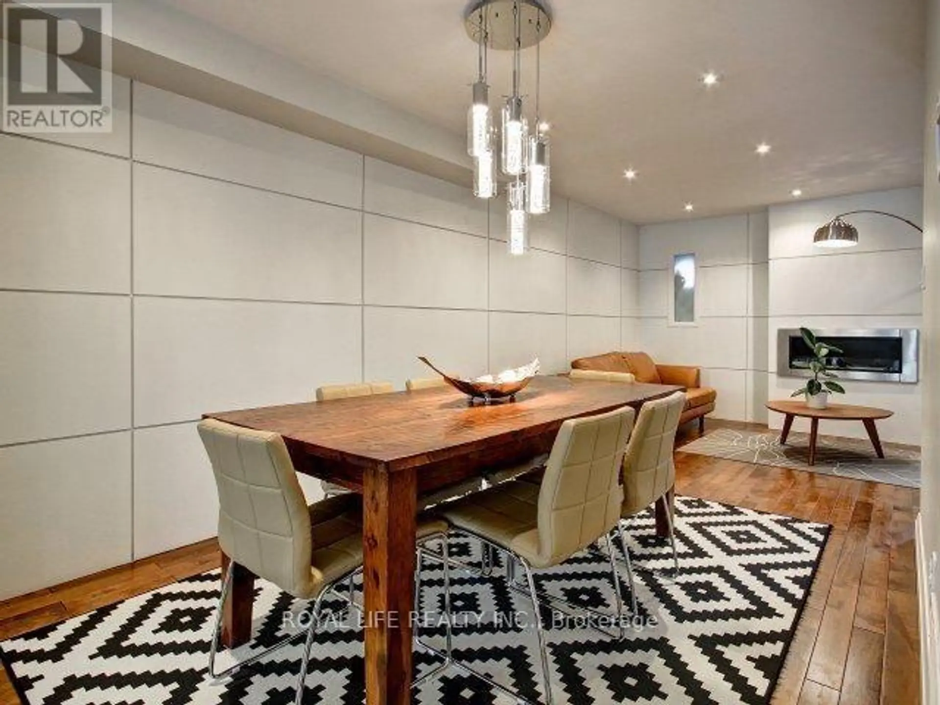 1070 LINDSAY DRIVE - Image 4