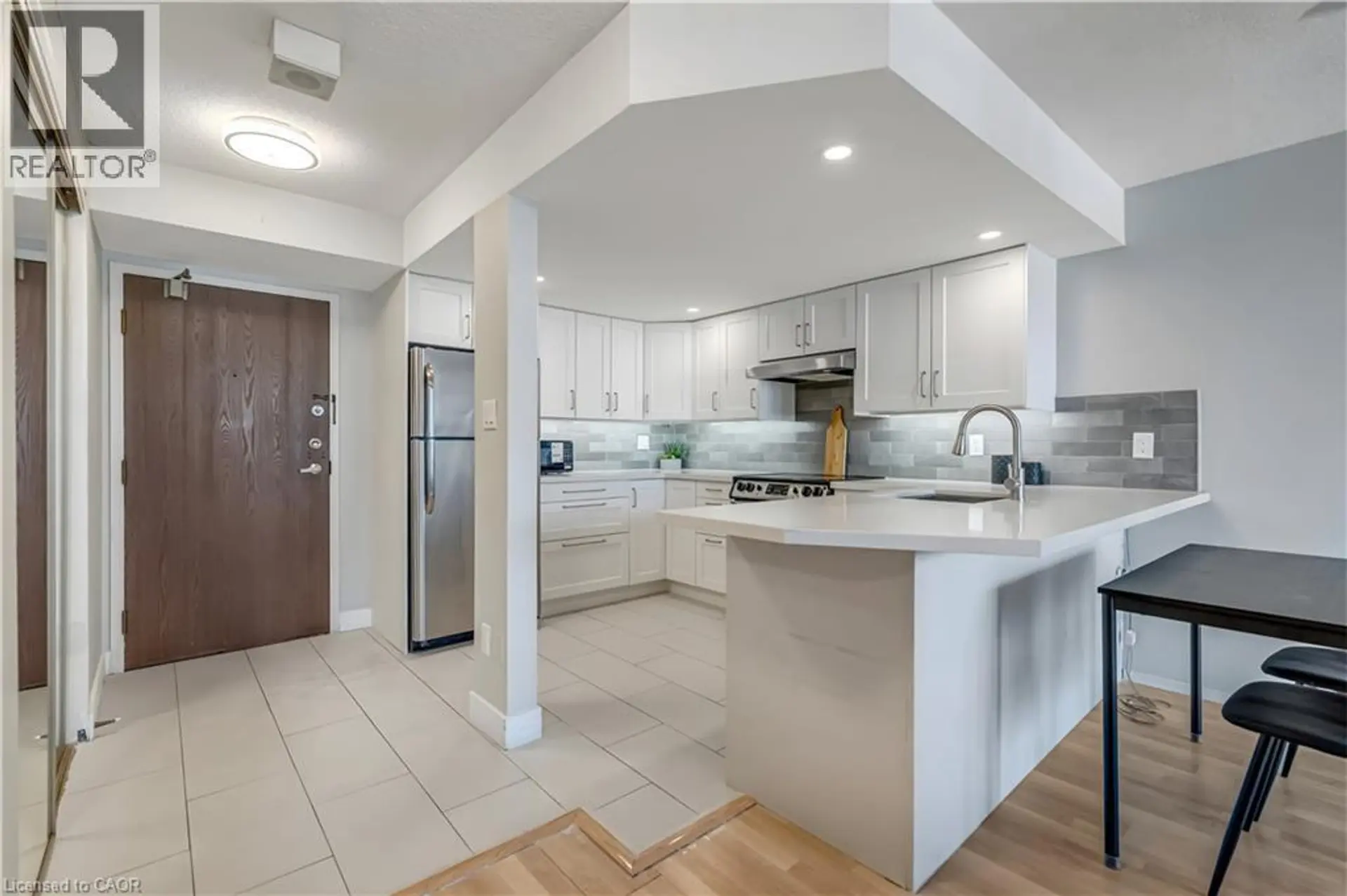 #903 25 AGNES Street - Image 2