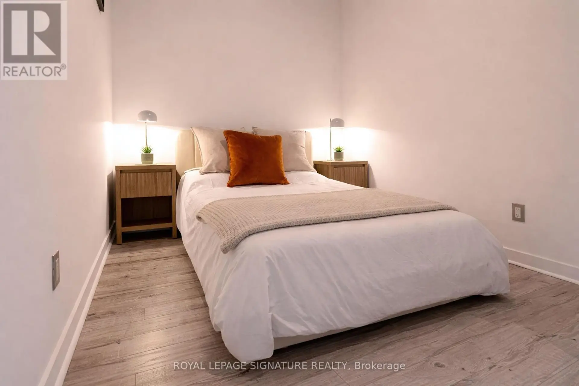 #305 23 BRANT STREET - Image 14