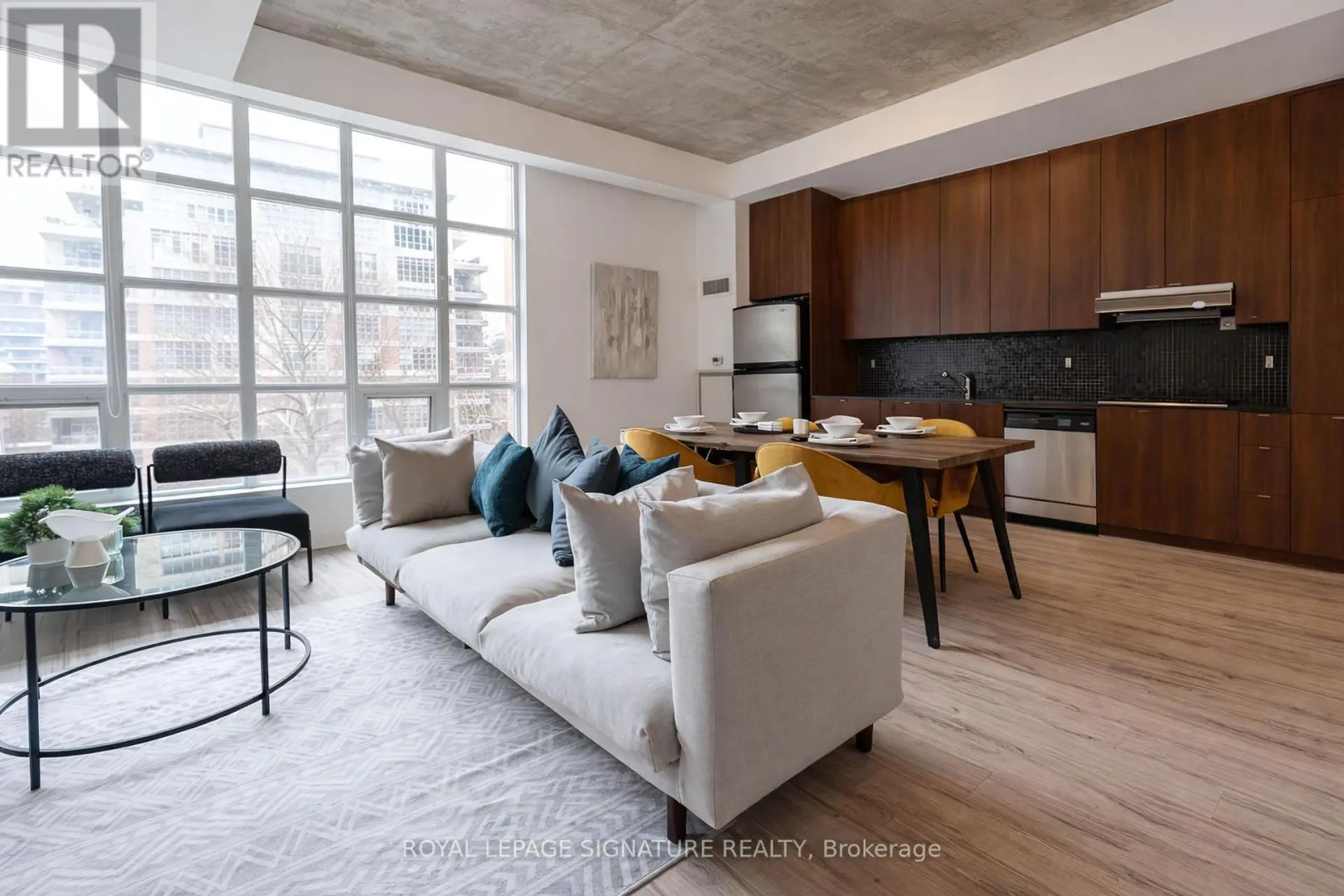 #305 23 BRANT STREET - Image 3