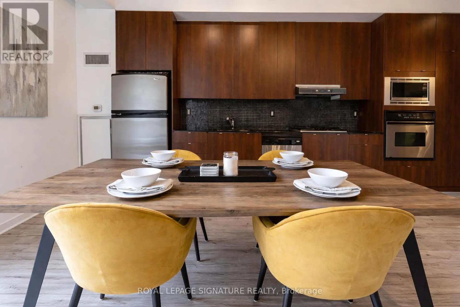 #305 23 BRANT STREET - Image 5