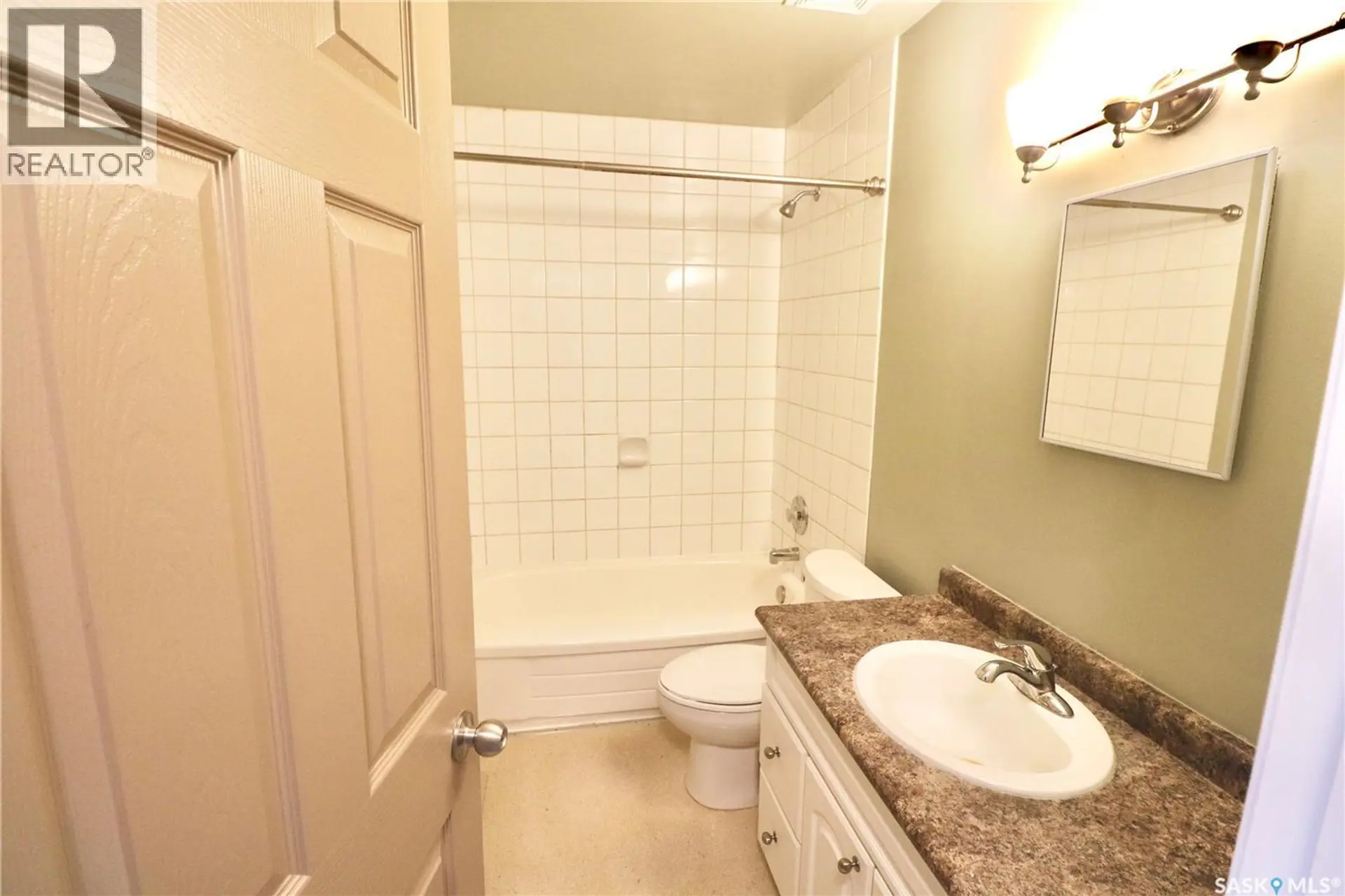 #35 MACKENZIE WAY - Image 7