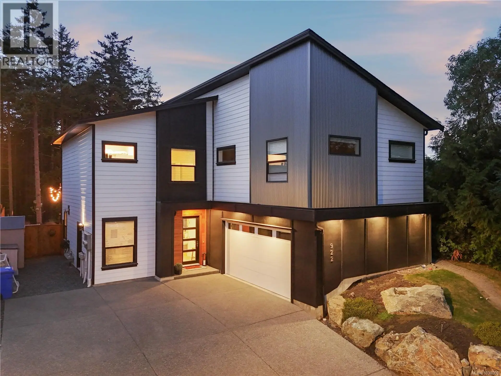 Property at 922 Greystone Pl, Langford, BC
