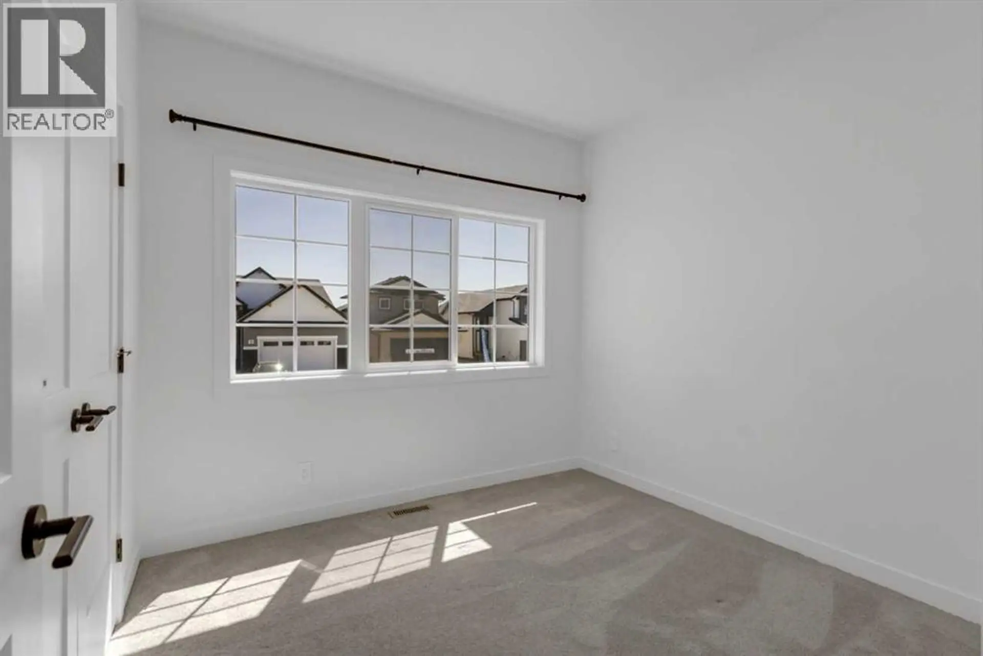 9 Ian Way - Image 11