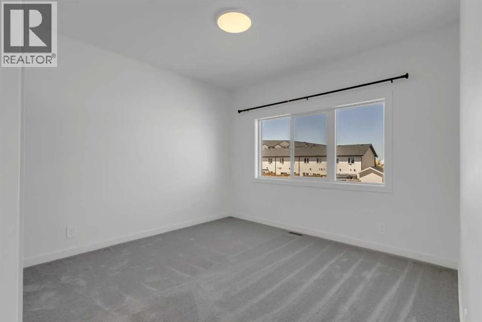 9 Ian Way - Image 6