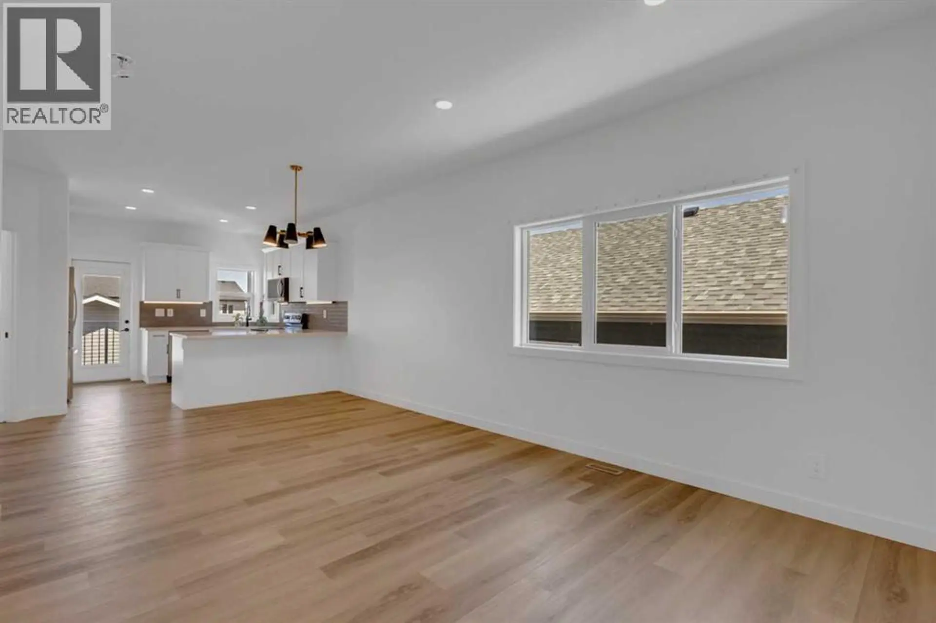 9 Ian Way - Image 3