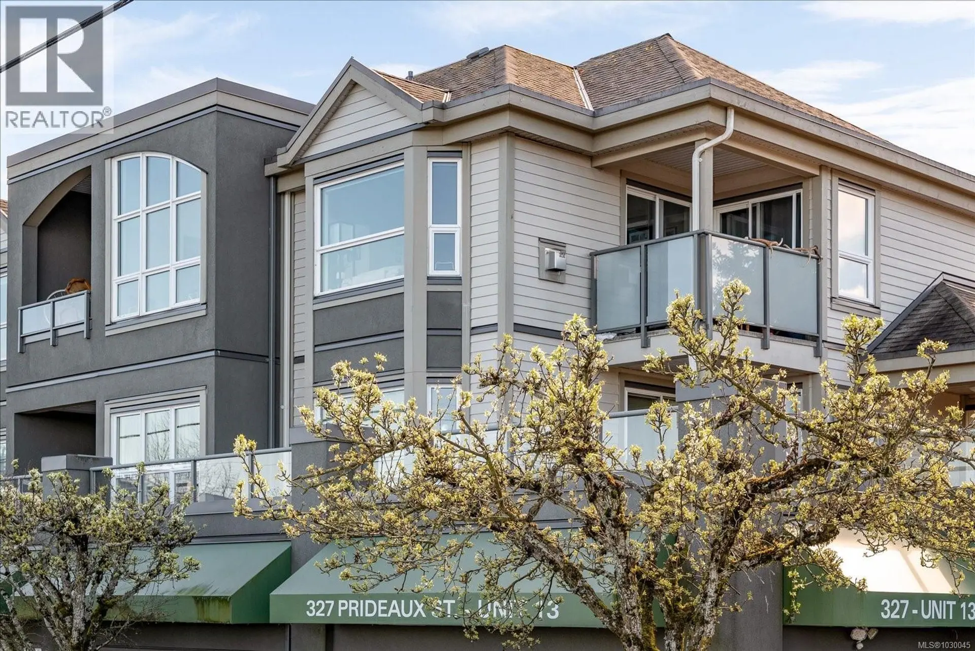 Property at #304 327 Prideaux St, Nanaimo, BC