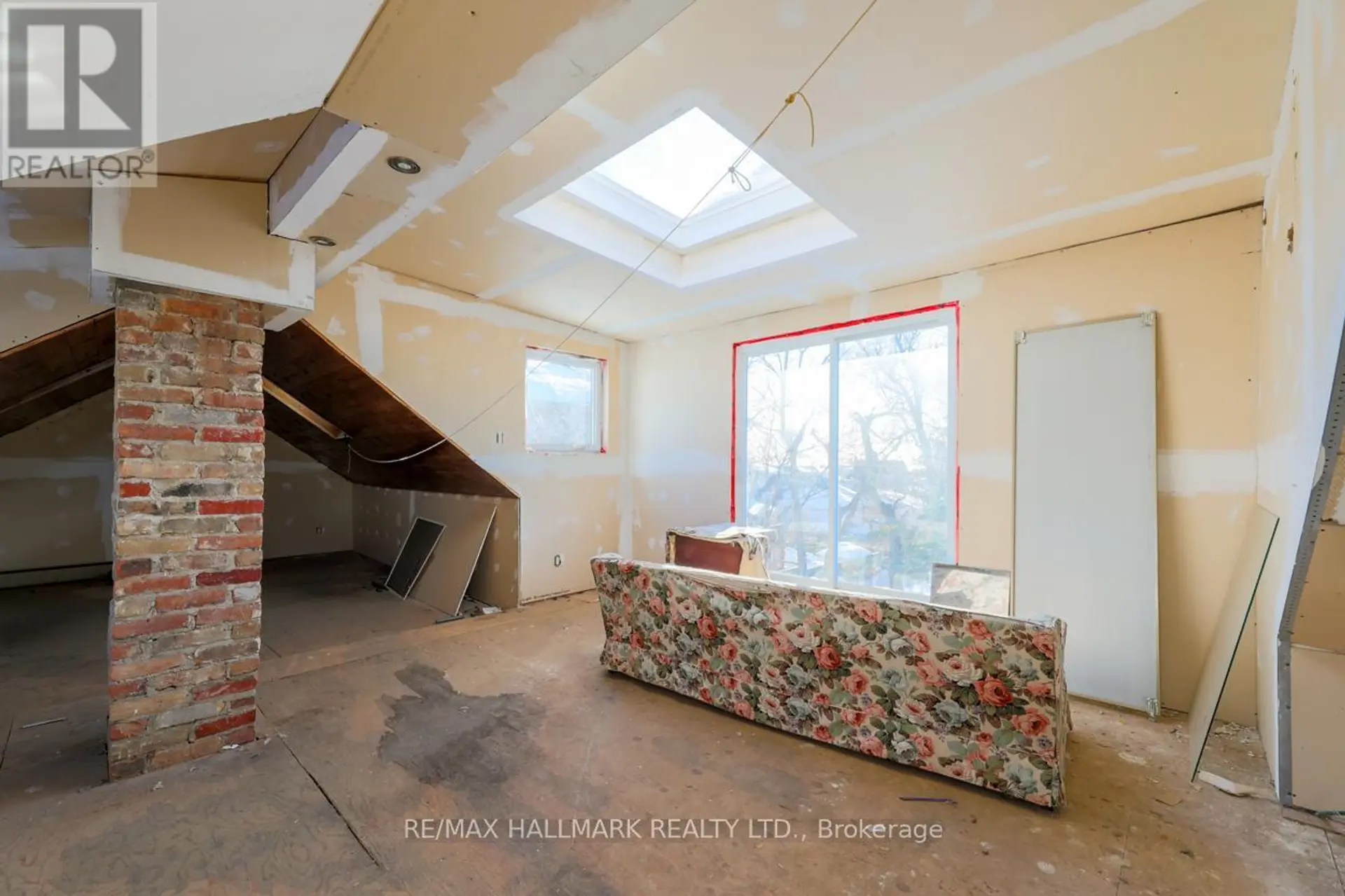 63 HIGHVIEW AVENUE - Image 11