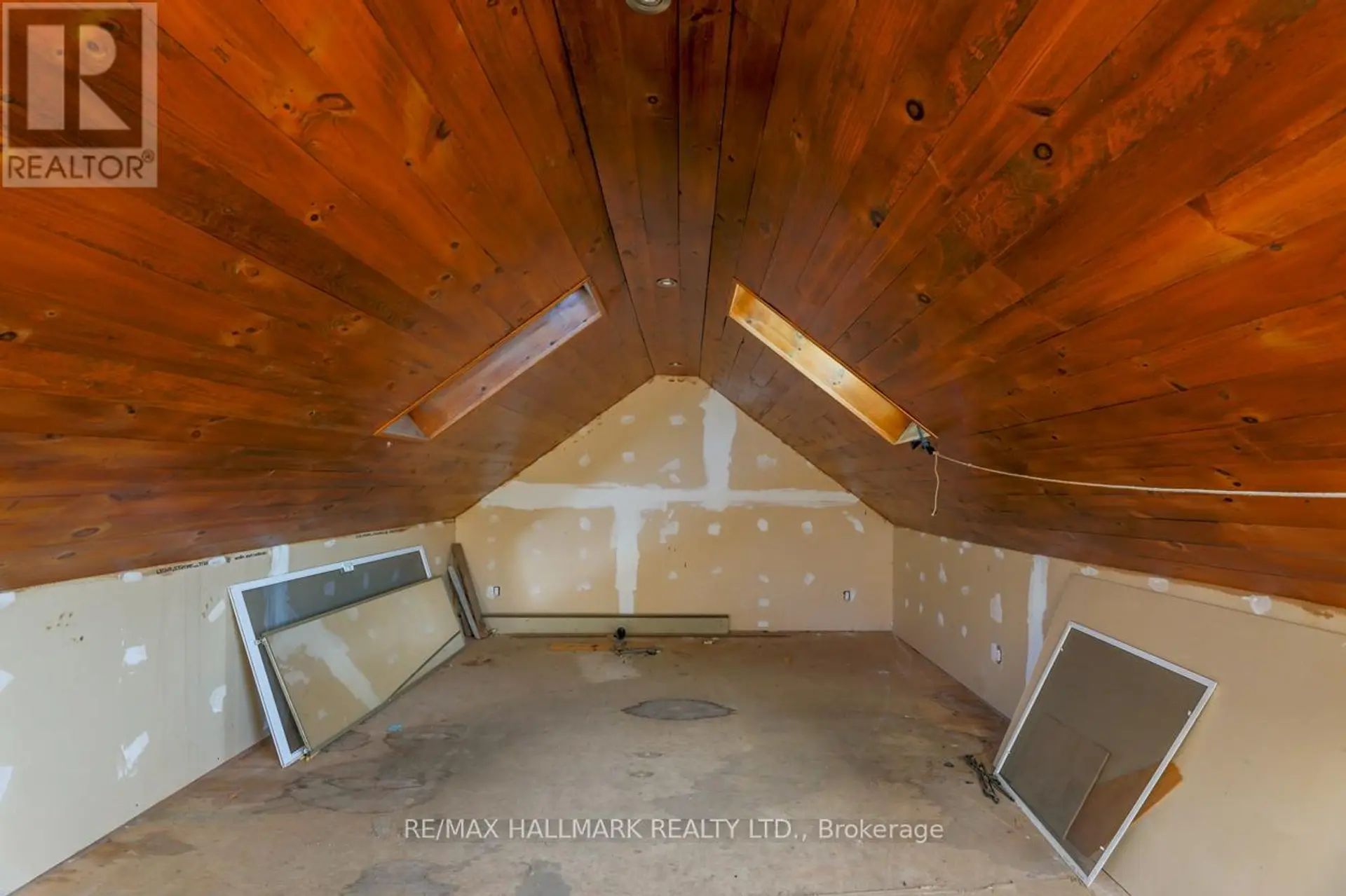 63 HIGHVIEW AVENUE - Image 12