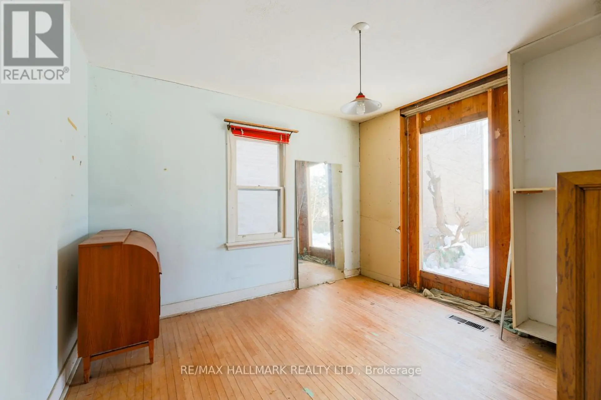 63 HIGHVIEW AVENUE - Image 8