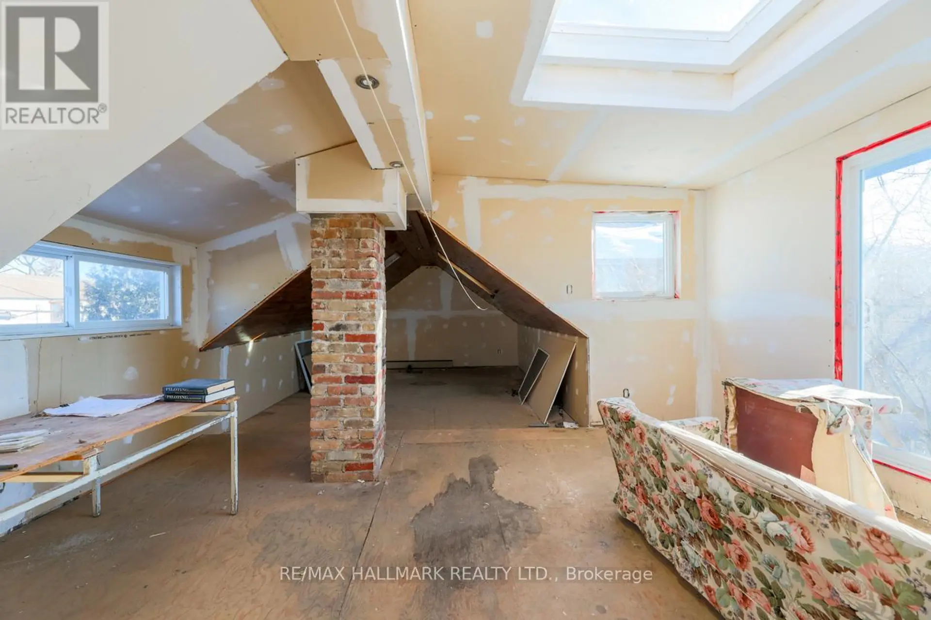63 HIGHVIEW AVENUE - Image 9