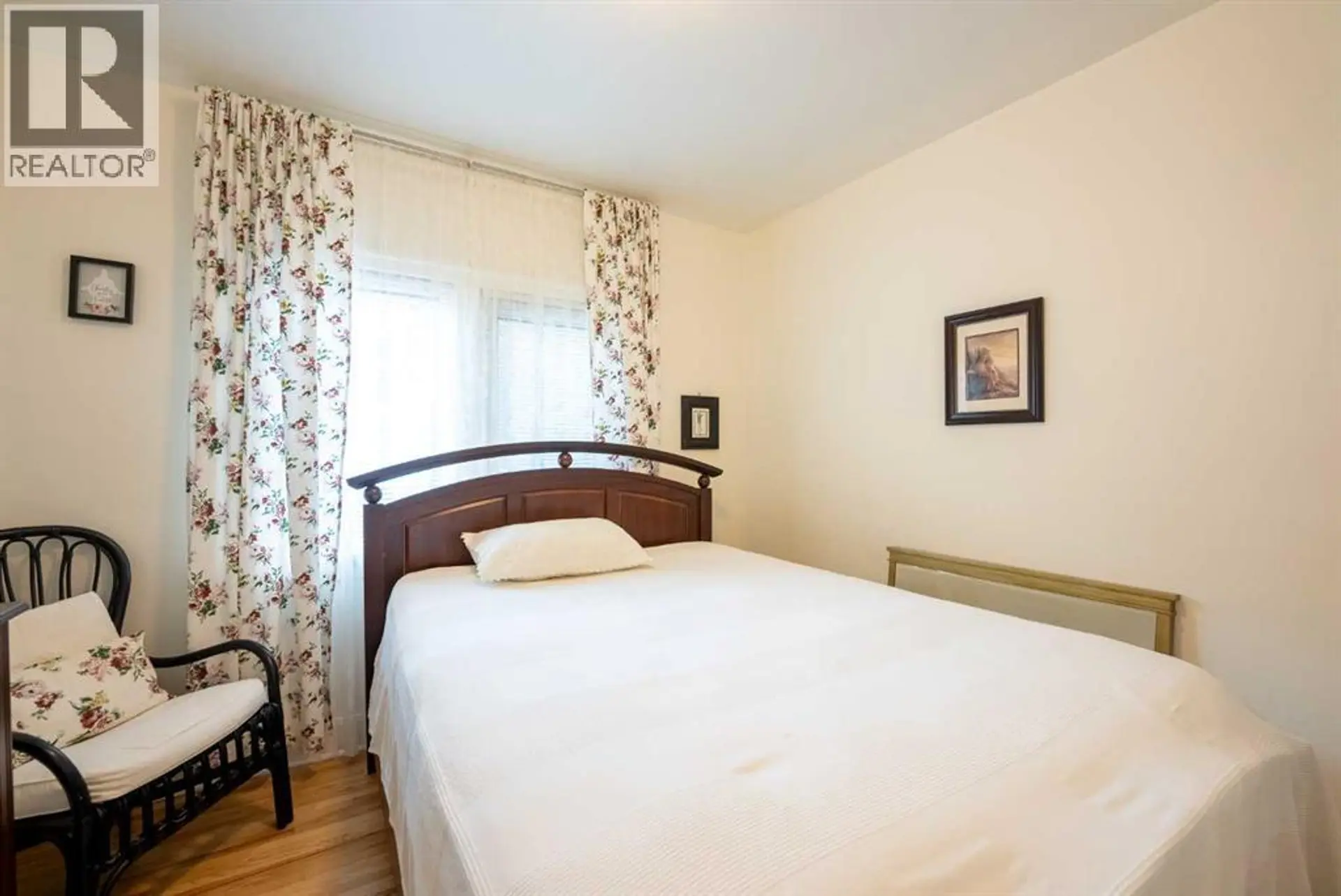 1221 (1219A) 4 AVENUE S - Image 11