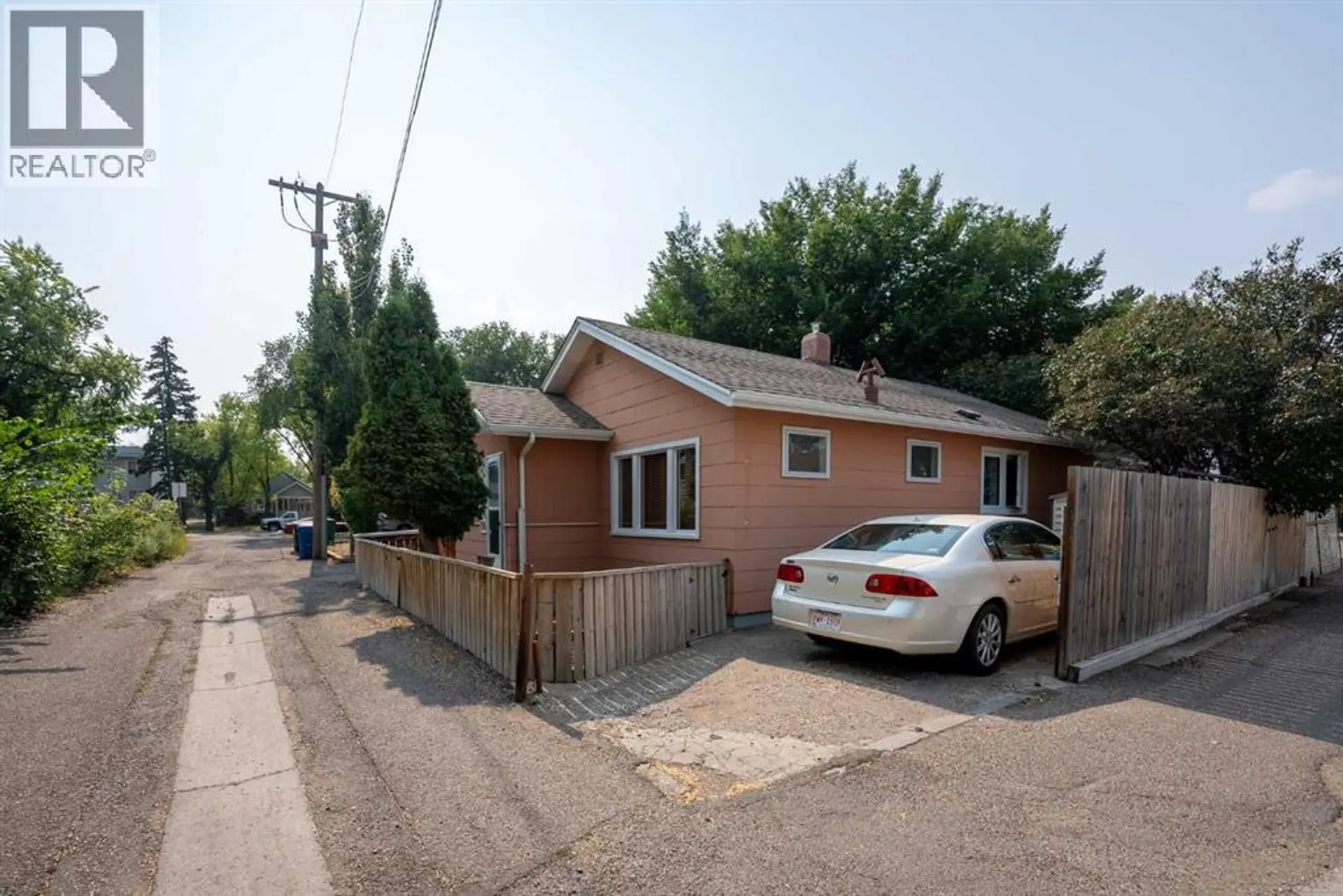 1221 (1219A) 4 AVENUE S - Image 16