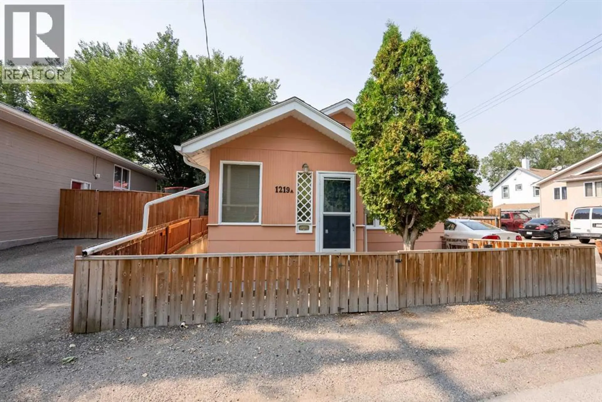 1221 (1219A) 4 AVENUE S - Image 2