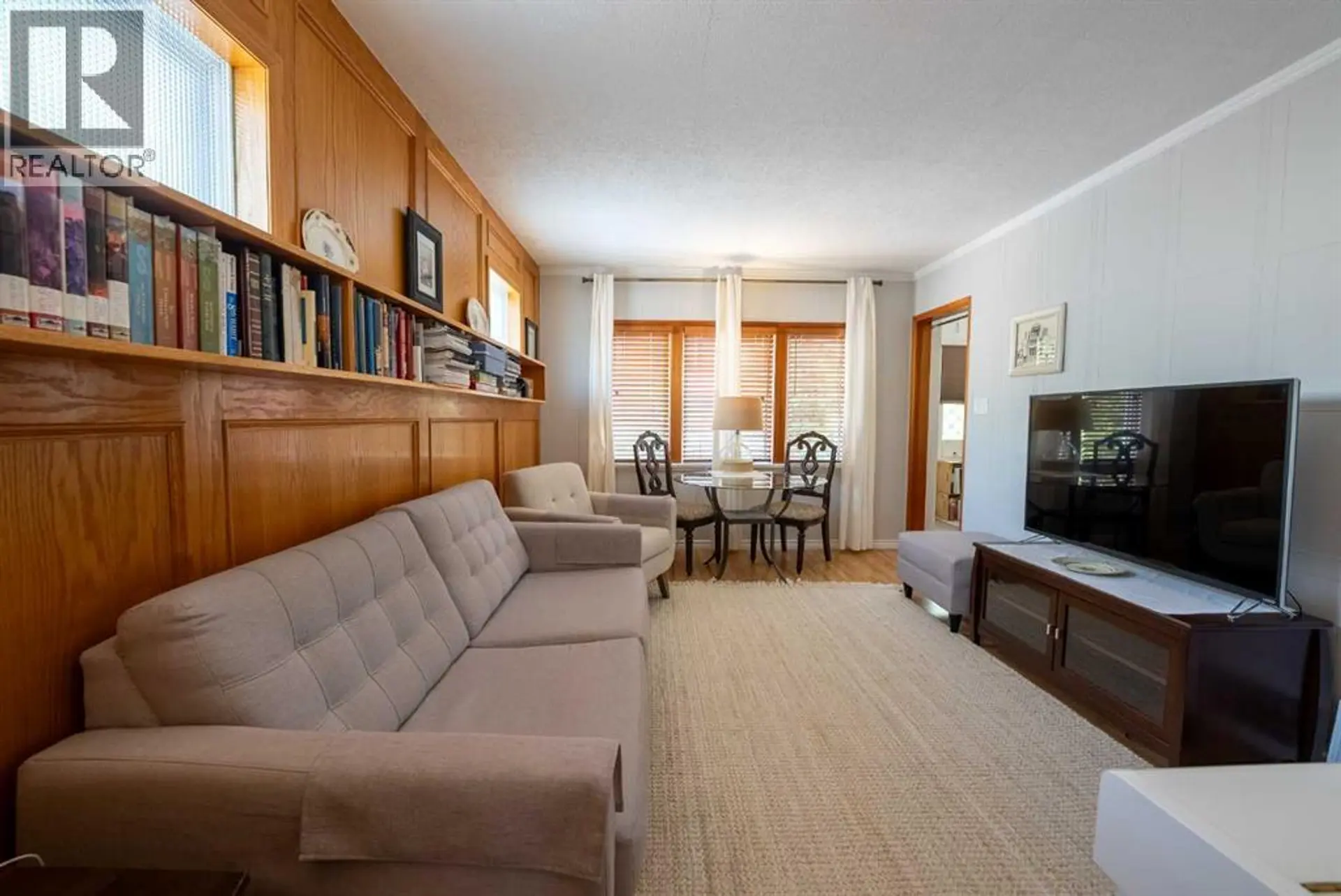 1221 (1219A) 4 AVENUE S - Image 7