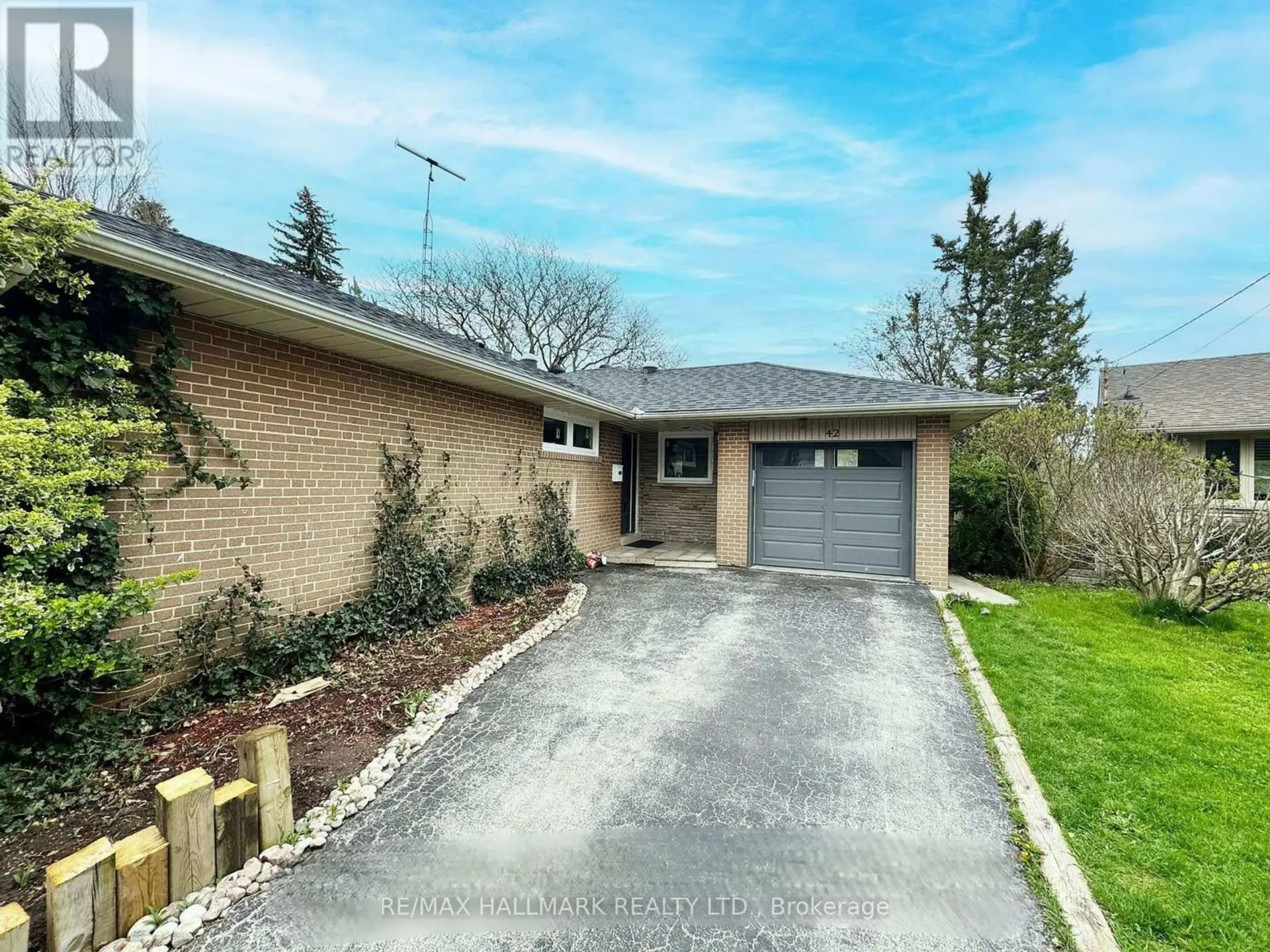 42 MILLGATE CRESCENT - Image 1