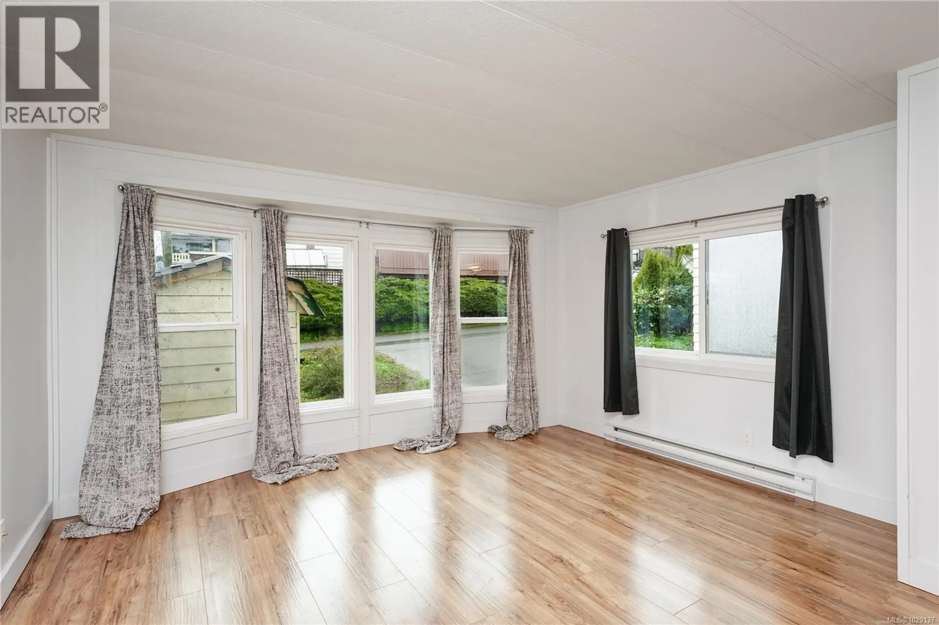 Property at #5 70 COOPER RD, View Royal, BC