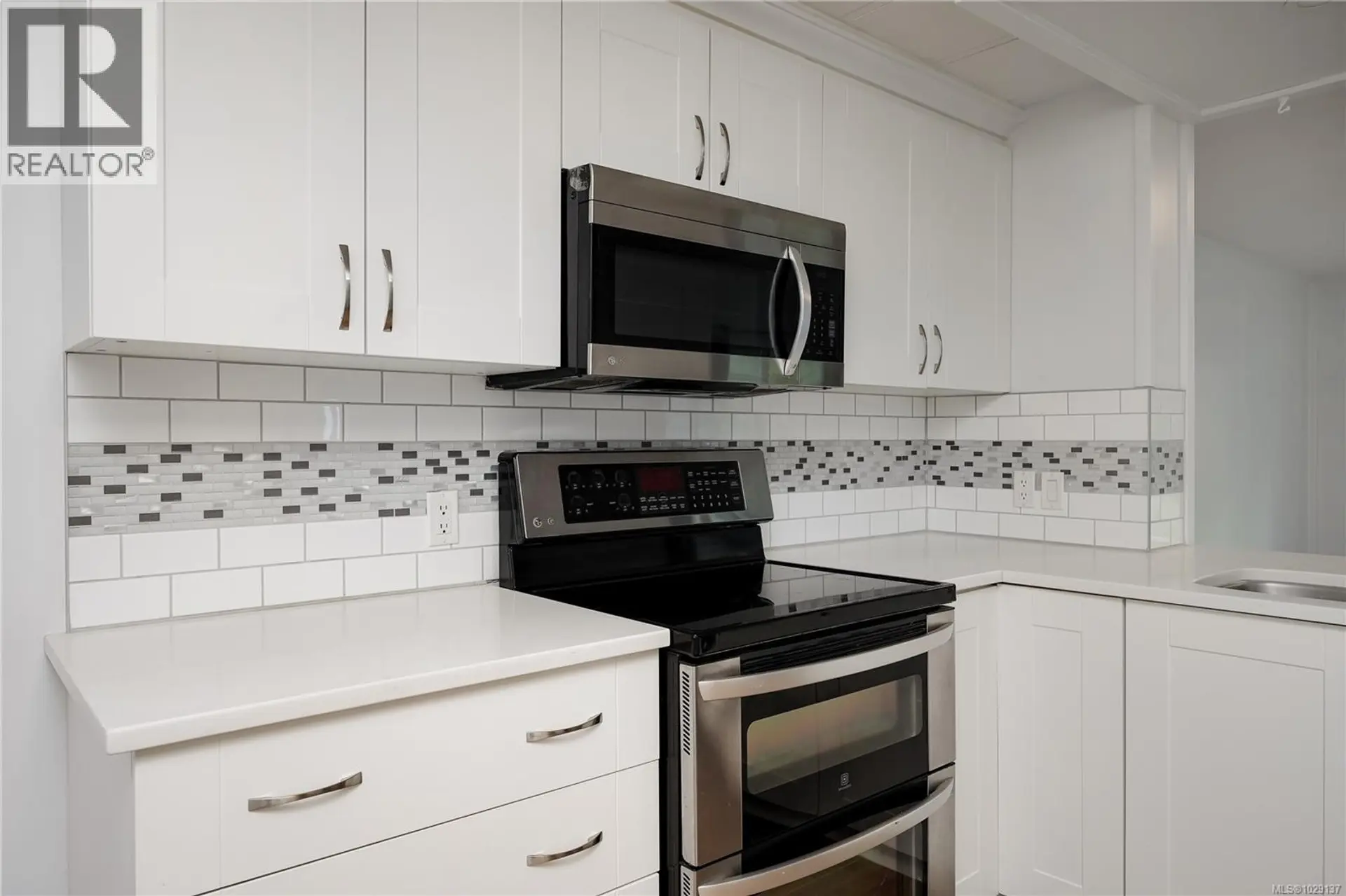 Property at #5 70 COOPER RD, View Royal, BC